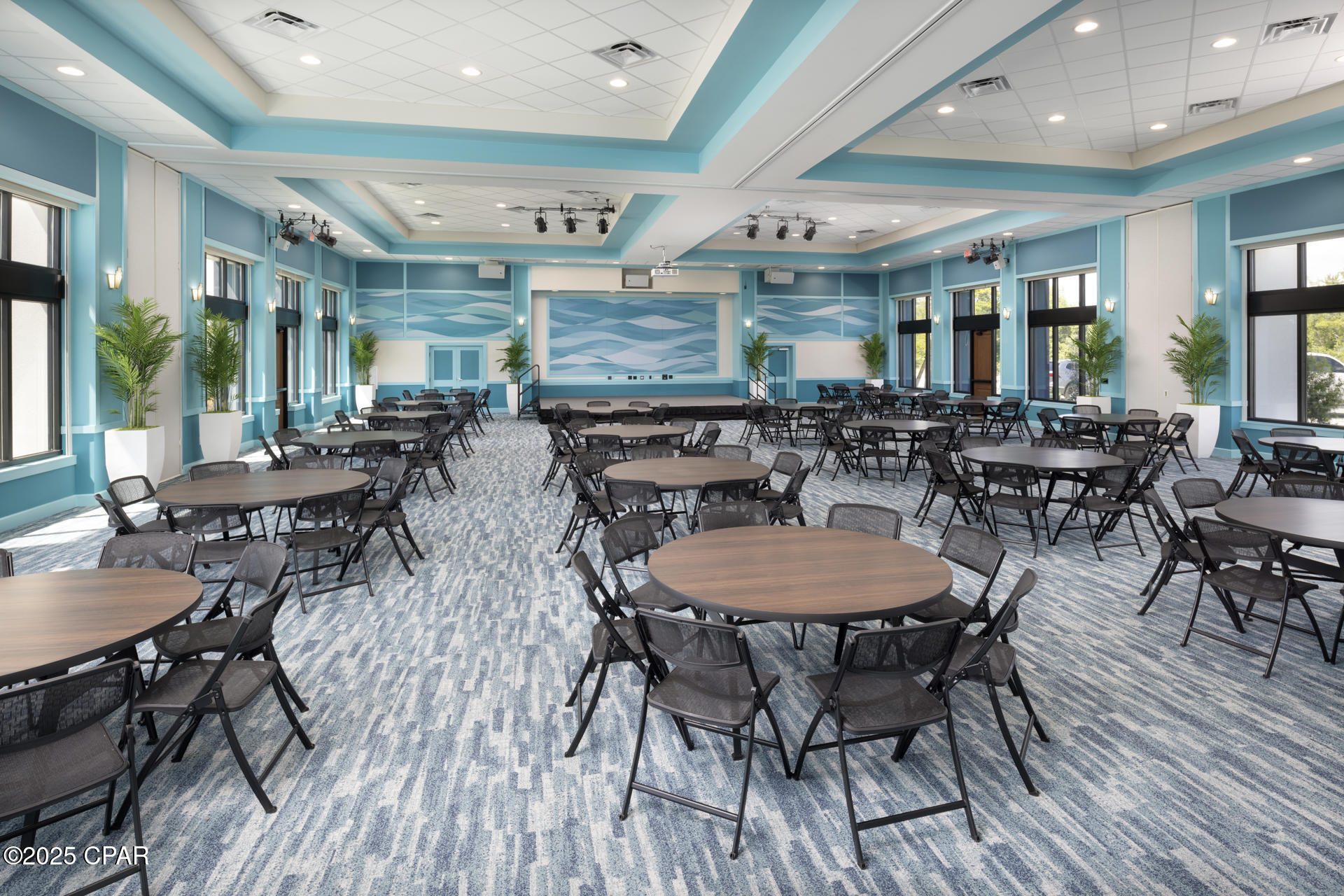 Gbbbr0nxaavpjbixam1kkaubz_vacycno1tfuqji Cy