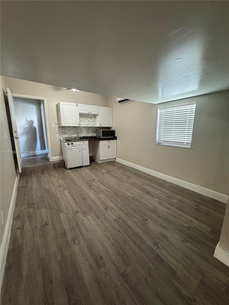 Cozy and private efficiency located in a quiet residential neighborhood of Cutler Bay. This remodeled unit offers a comfortable open layout with a kitchenette that includes a cooktop, refrigerator, microwave, and A/C unit. Enjoy convenient on-site parking and easy access to major highways, local supermarkets, and shopping centers. Ideal for a single tenant seeking a low-maintenance space in a peaceful setting.