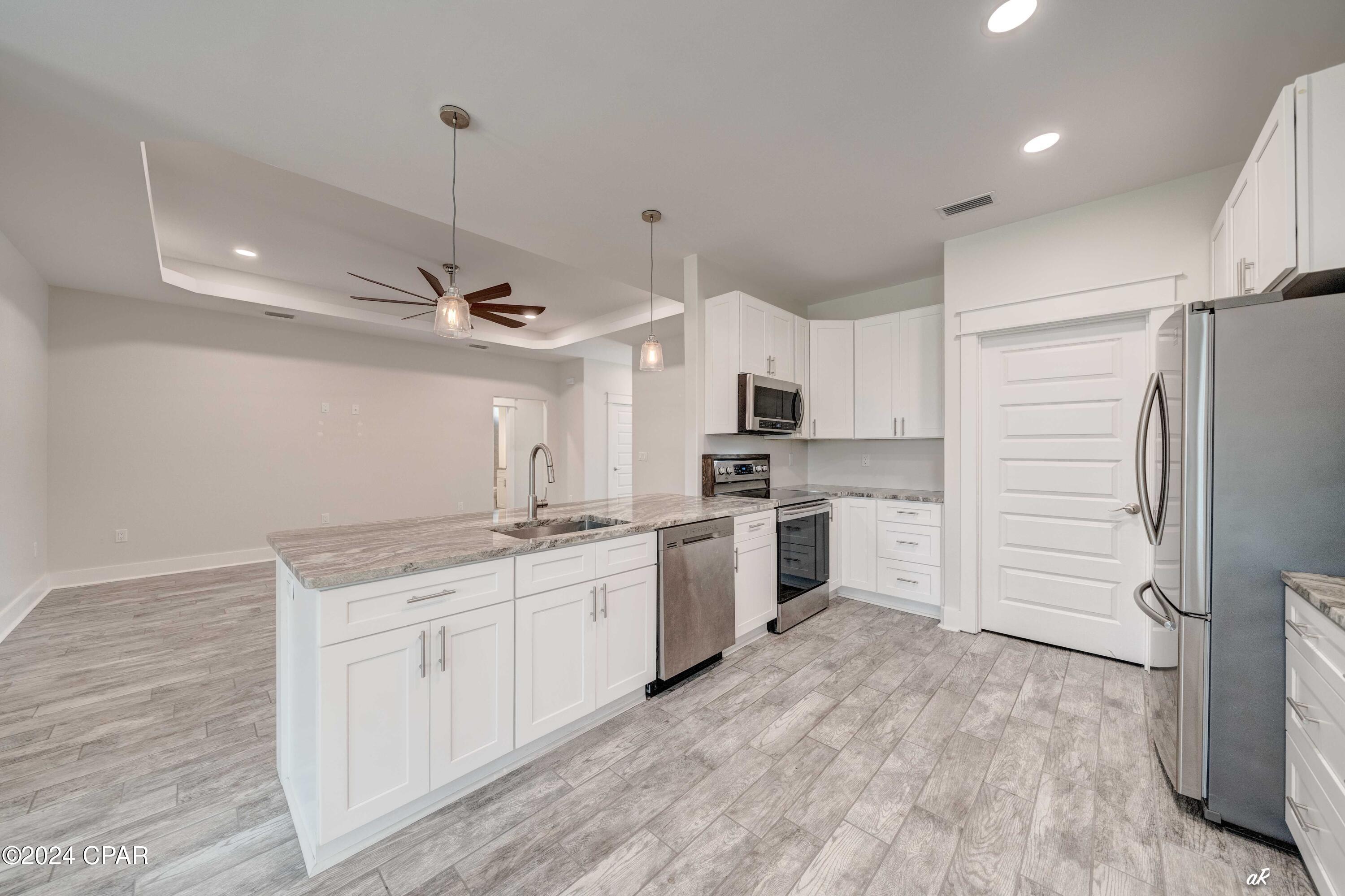 K Sgjy9opppmdedqjpaa_7asebg70q__9alb_mvar_m