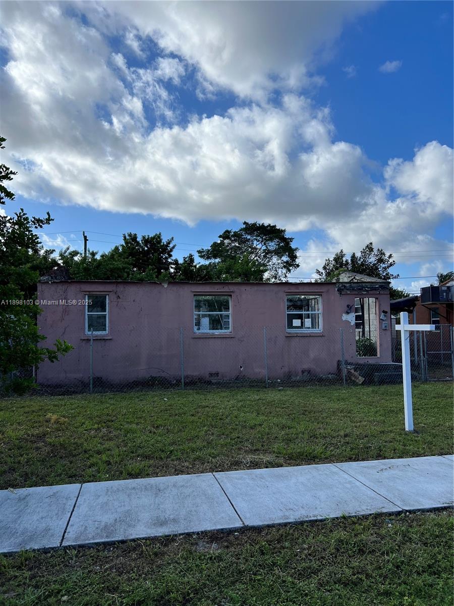 2122 Dewey St, Hollywood, Florida 33020