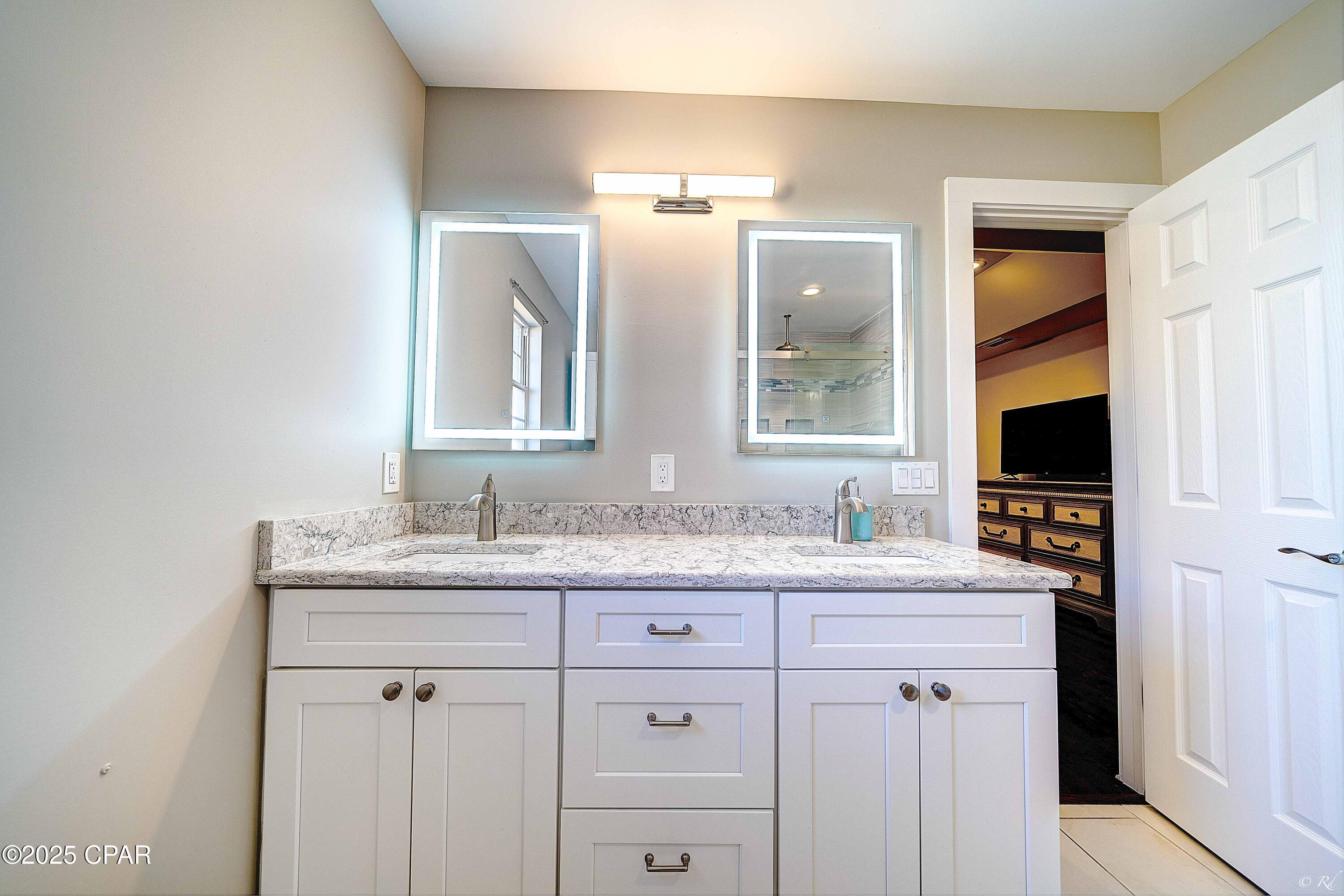 Ee9kwnb_e6wgbjudooxbj1kihxhp8xlilzb2vditflw