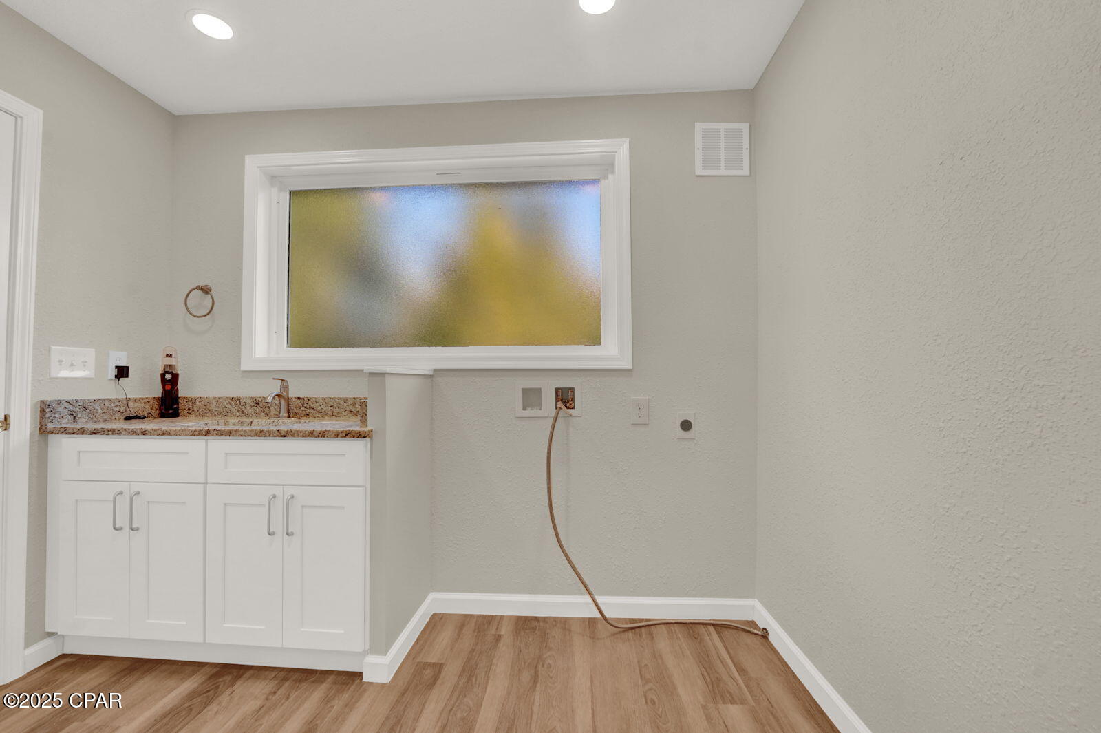 C4jcmddg5dz7vbqubn_qnq5smtfrzzae3yuoiqixl M