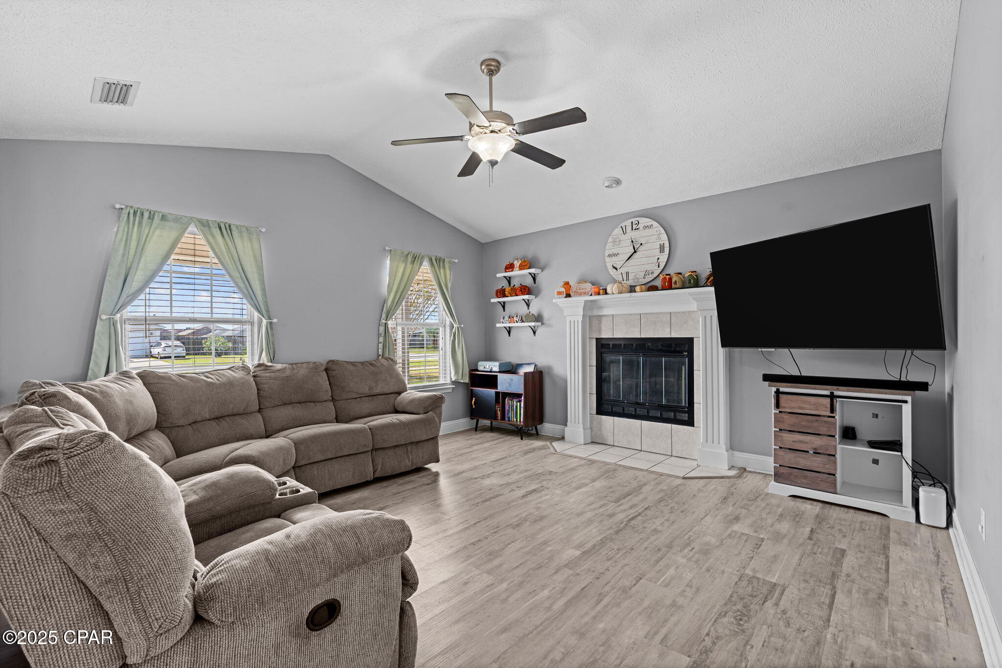 Utql7zu Vhx5kbq8vadhn5vx3po0kqefu5qlw8lvo_m