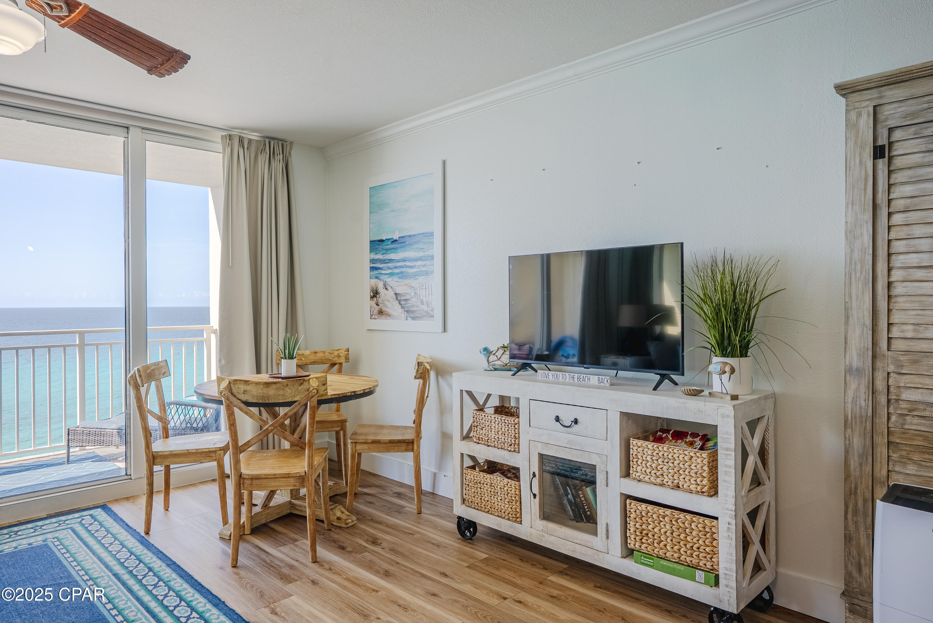 Aaru Urllawzooezwr8m3ke6xud6aq6jf7_tbg3wuvm