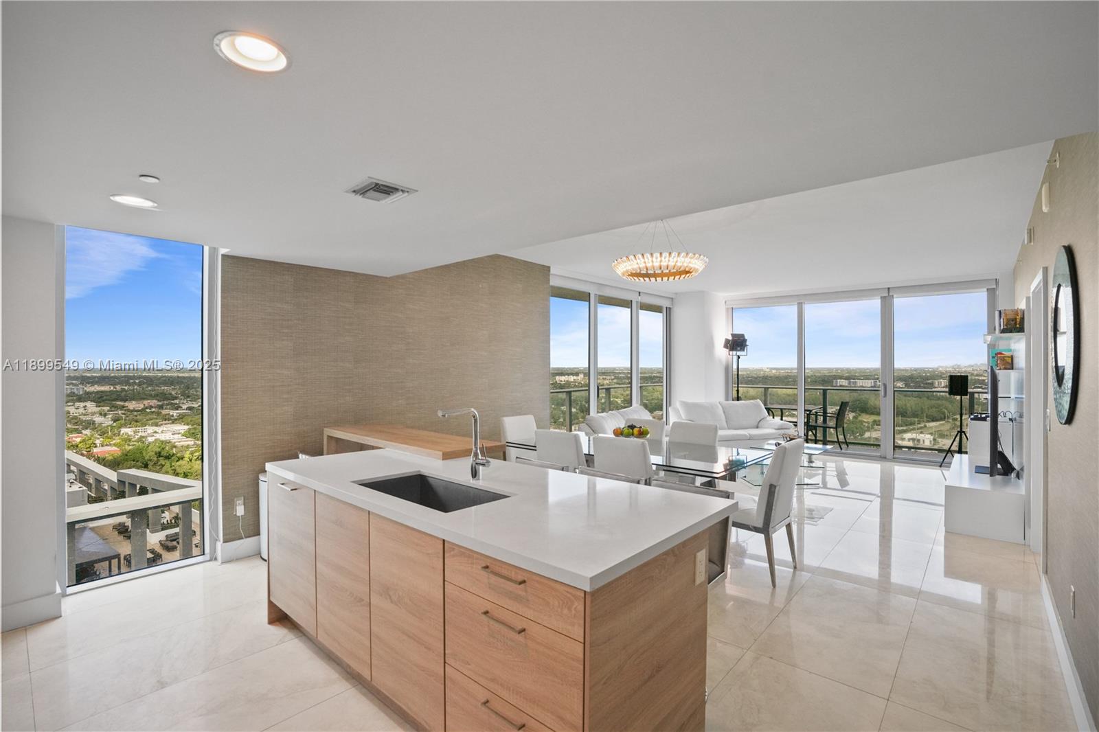 16385 Biscayne Blvd Unit 2901 +2  Parking, North Miami Beach, Florida 33160