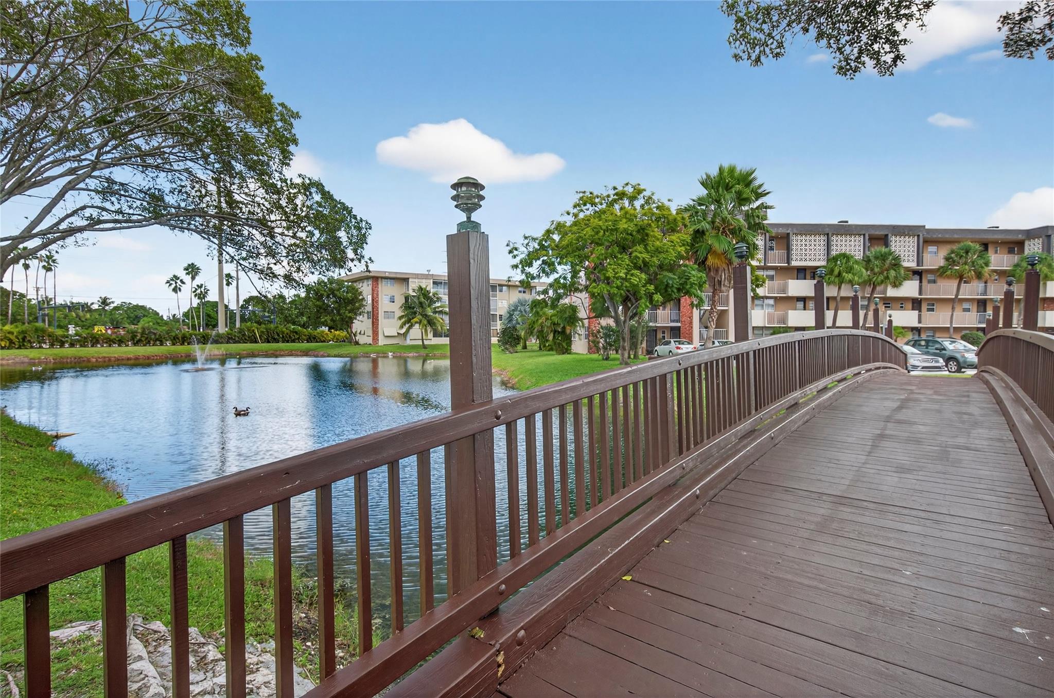 Lauderdale Oaks Condo