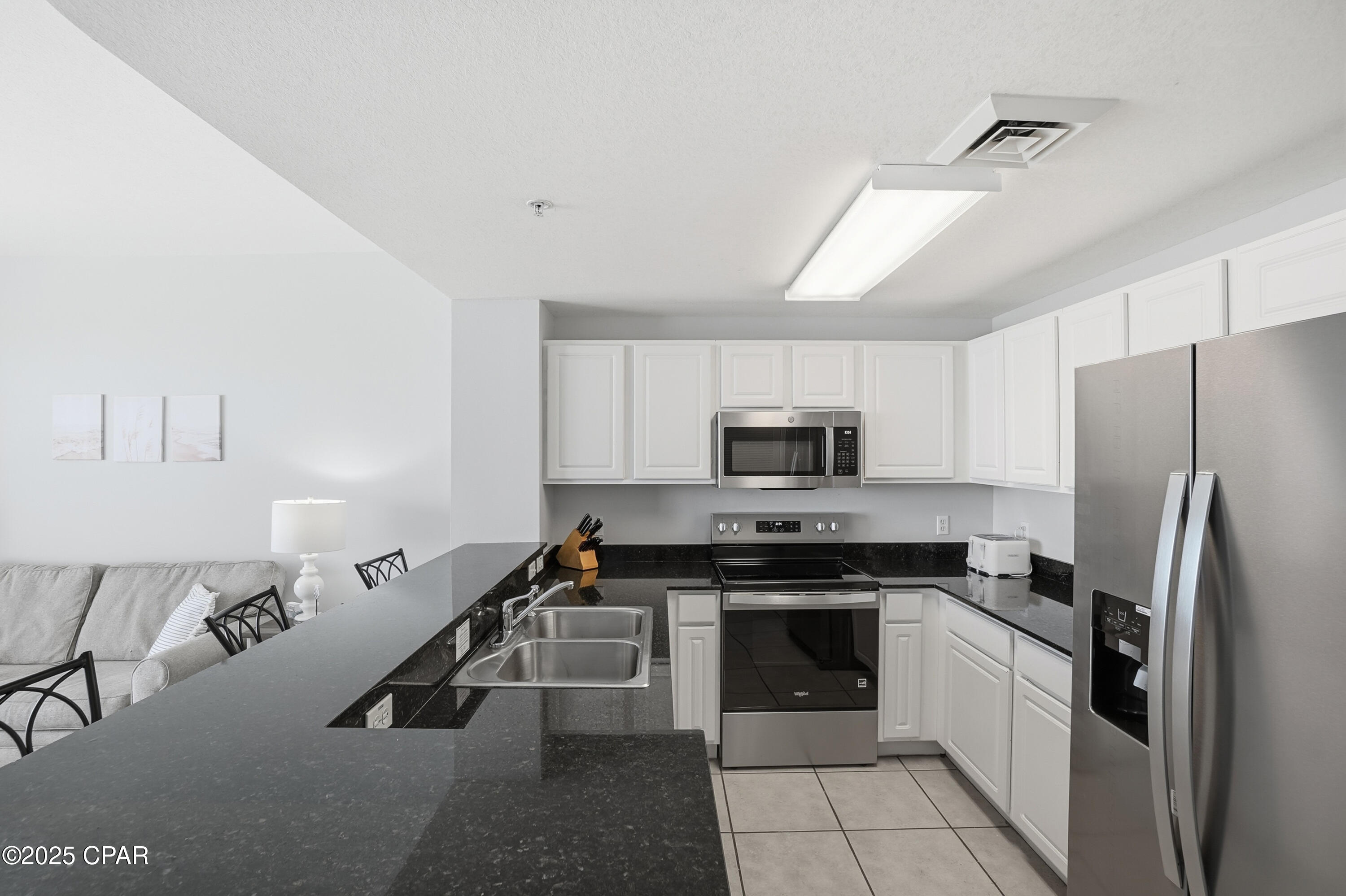 F Bqzhaizdaa2z_bkk0xsmjzuspsdlgrgydw8clrtnq