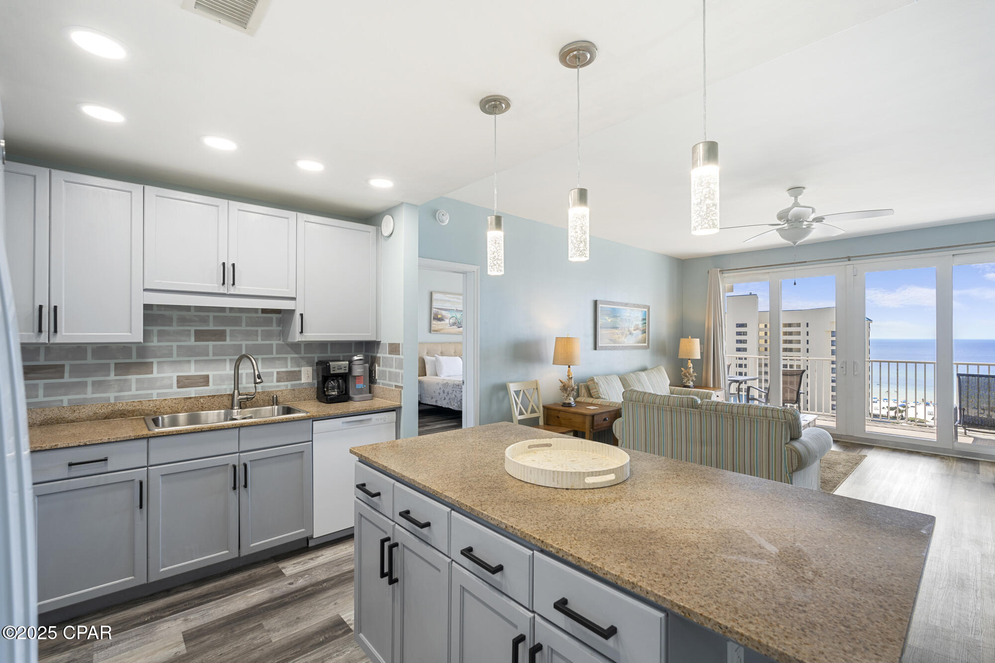 E_w 14fwjplzocj5iz3bstrirg5uc10cmw8gqteulrg