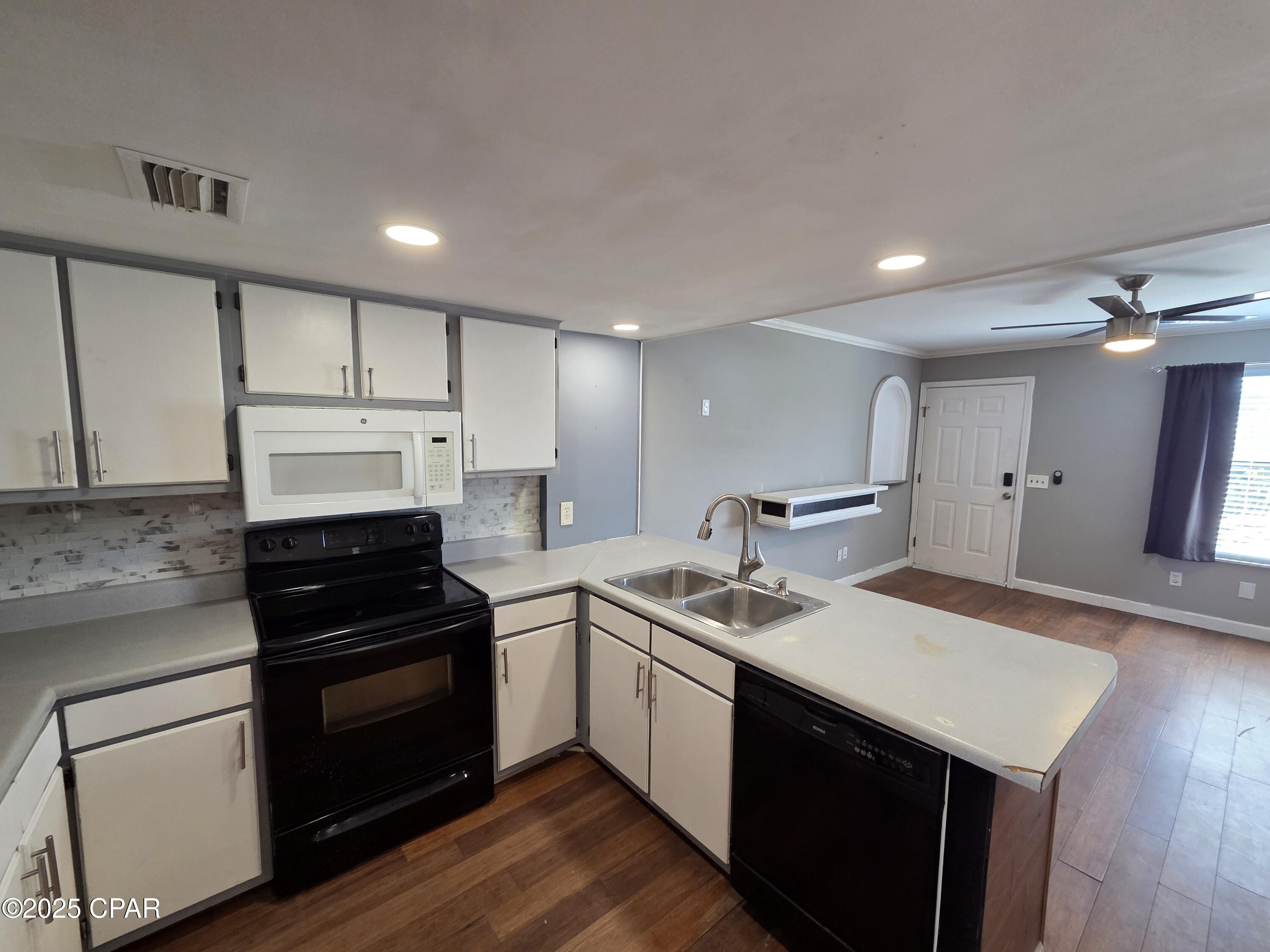 Image 4 For 3614 Tiki Drive 417