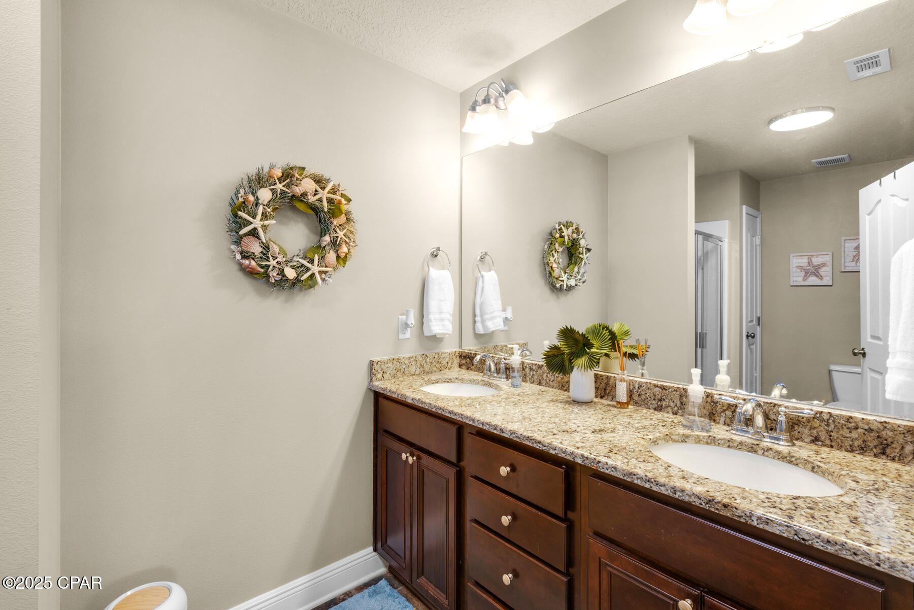 Zkf_k1c1ip7jjenecxafvlyndb9jt_1ksy R5hy Qbg