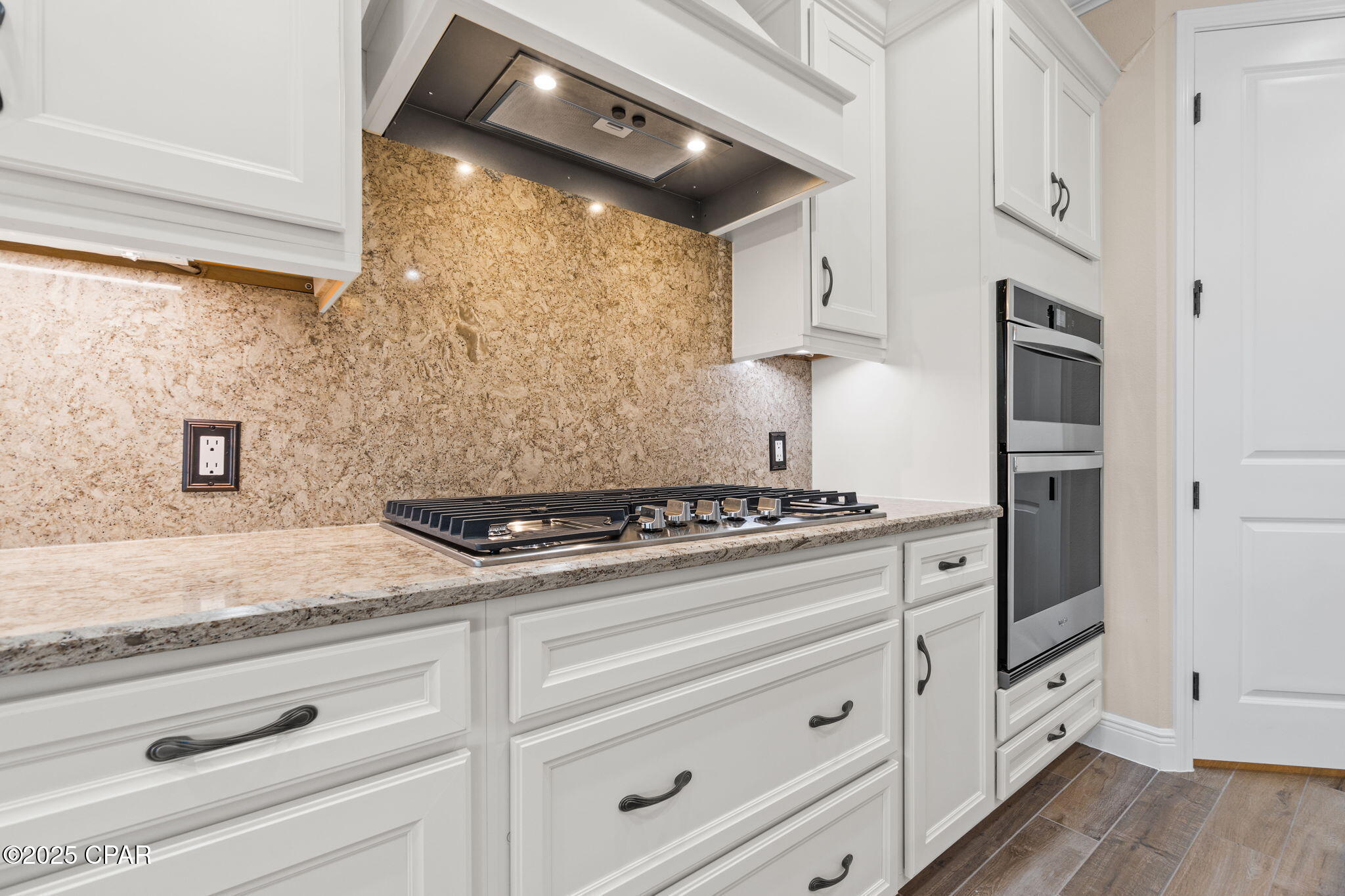 8rmdl_sgg2pq01ooz1vl4hvespw4uvuzowr9y733_yo