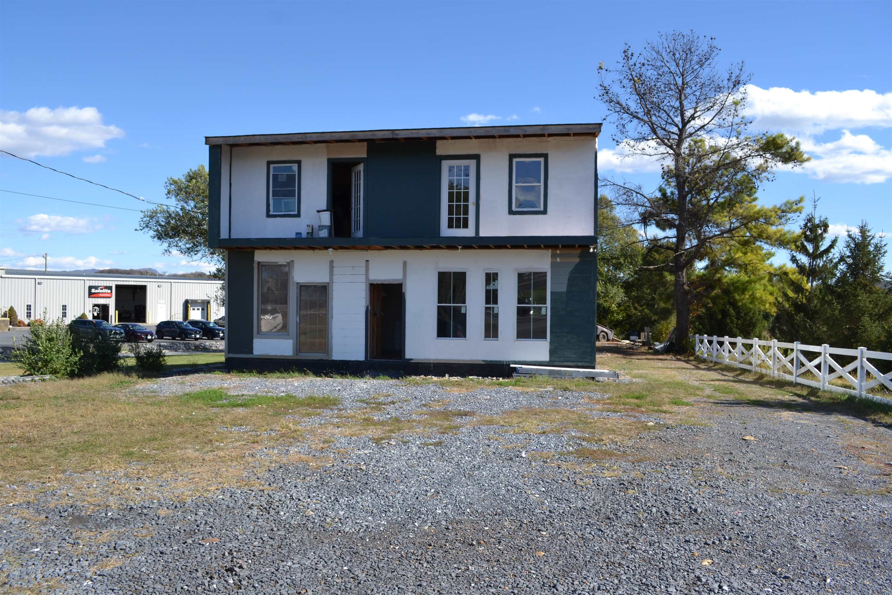 4861 South Valley Pike