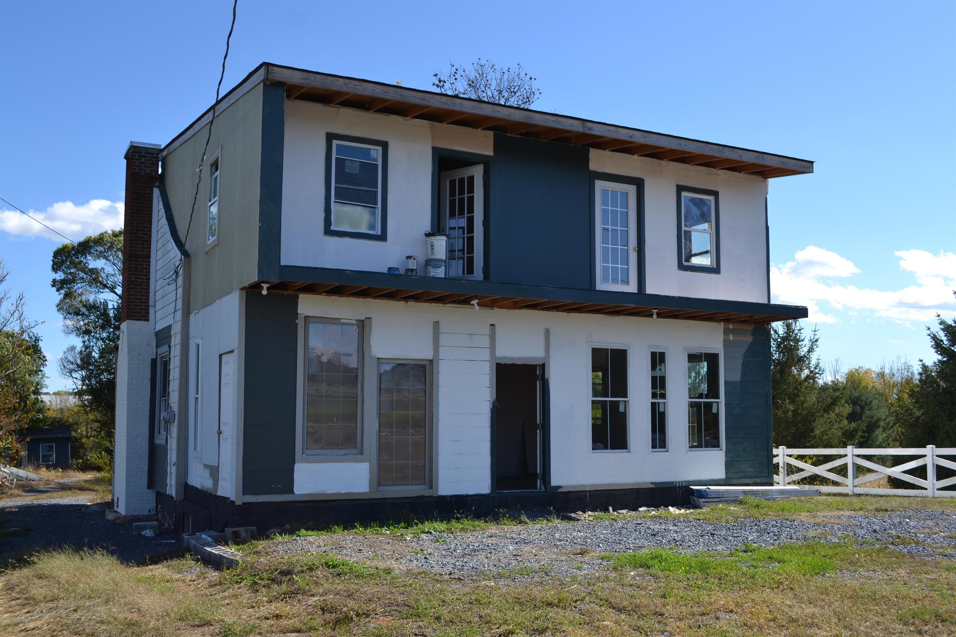 4861 South Valley Pike