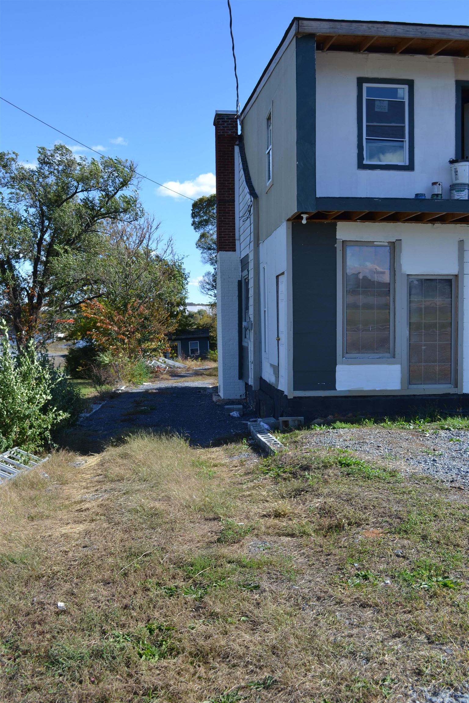 4861 South Valley Pike