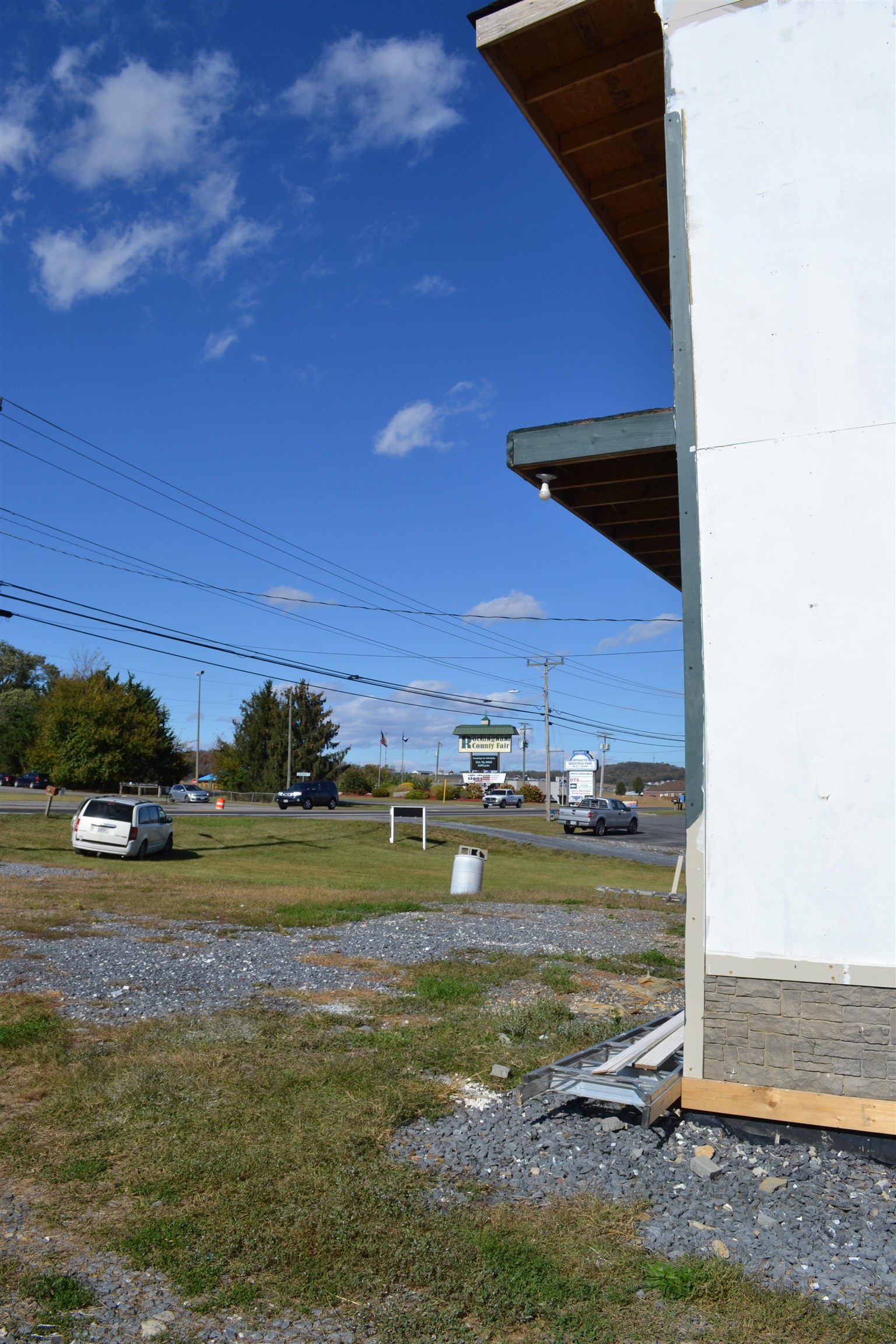 4861 South Valley Pike