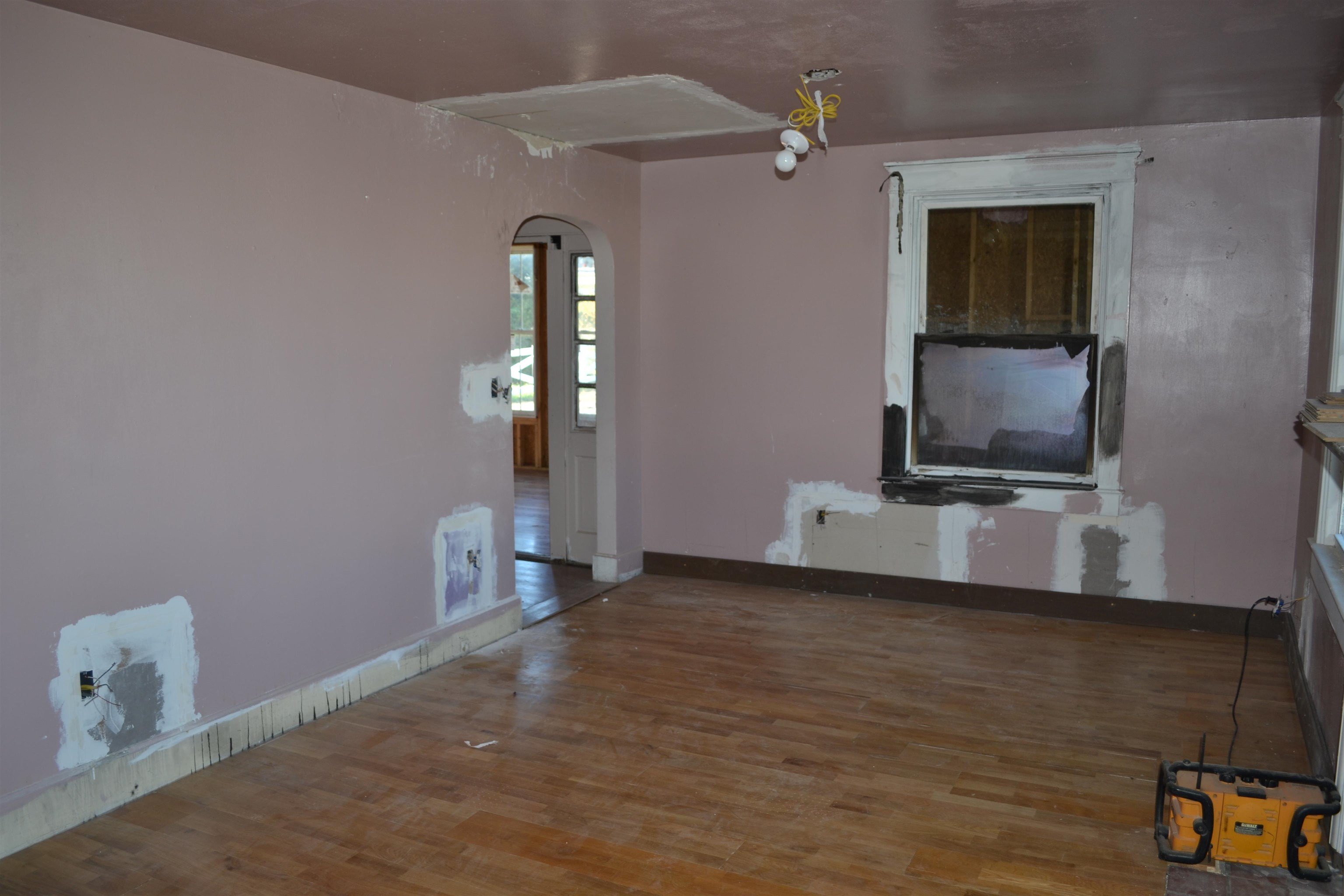 4861 South Valley Pike