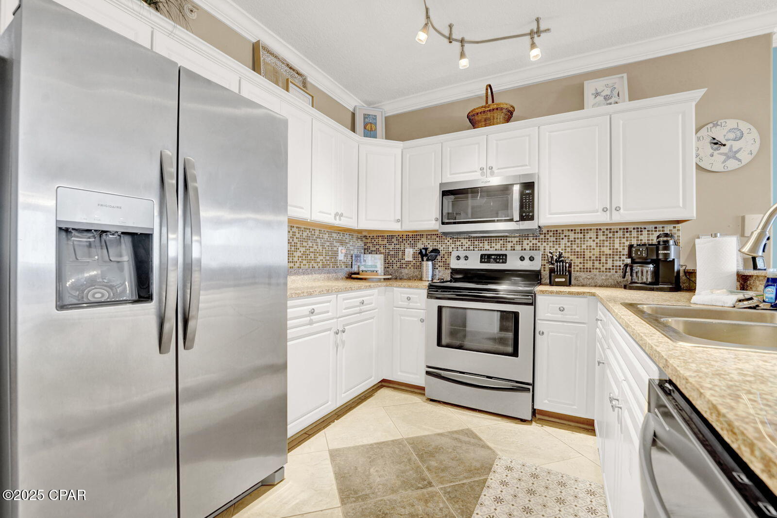 Ea V2ezapbo5mmxzq6i2rips91fd0i6uq 1yy7xlqhm