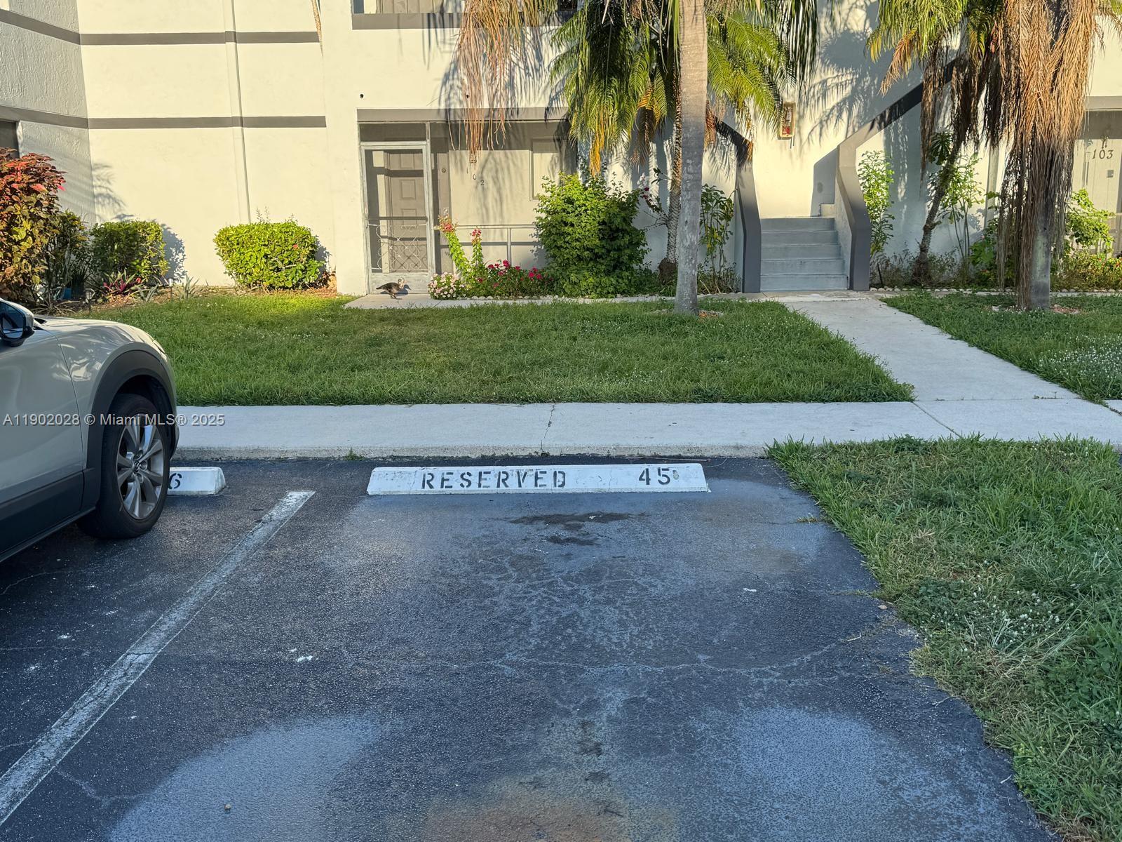 Racquet Club Village Apar