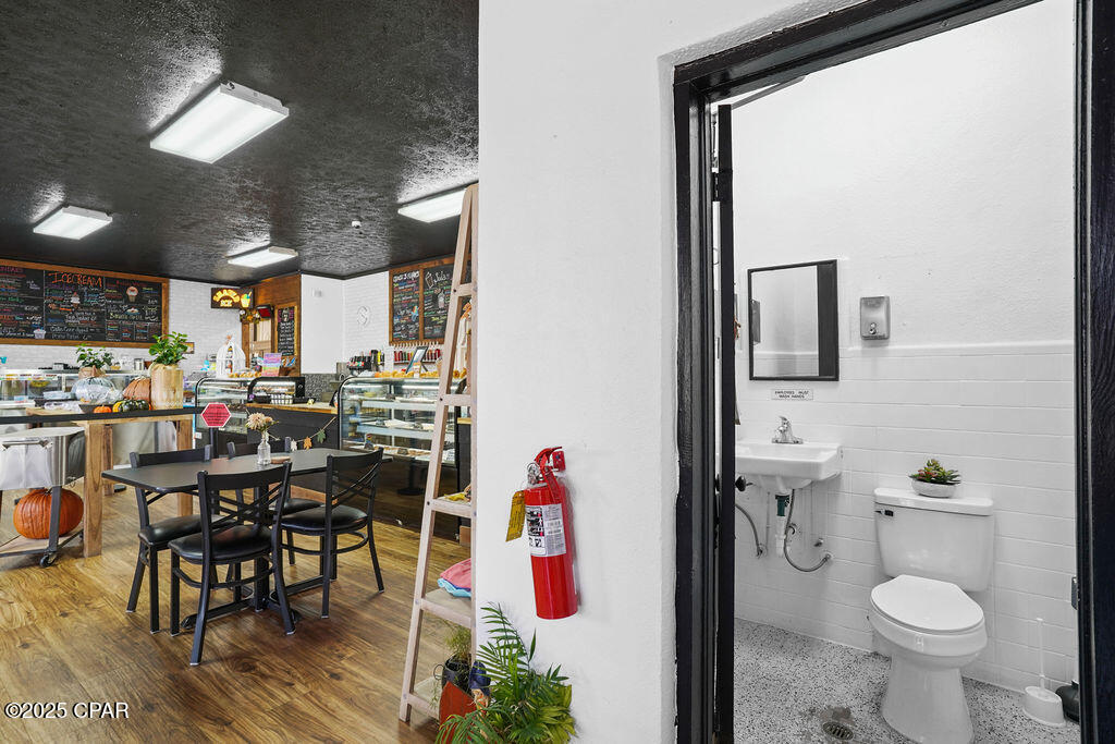 Bbehcw4iegrvx5raulostsr81n8howad9h_owlwtmxs