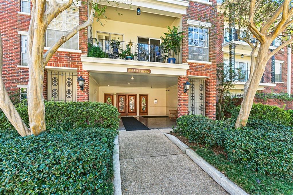 Experience luxury living at DeLimon Place in the Lower Pontalba. This renovated first-floor unit offers a private patio overlooking the pool. The open floor plan fills the space with natural light. Fully renovated with wood floors, new bathrooms including a walk in shower. Kitchen features Bosch appliances and stone countertops. Ideally located in Old Metairie near Robert's, restaurants, shops, and more. DeLimon Place features beautifully maintained grounds, a large pool, BBQ area, party room, and daily on-site security.