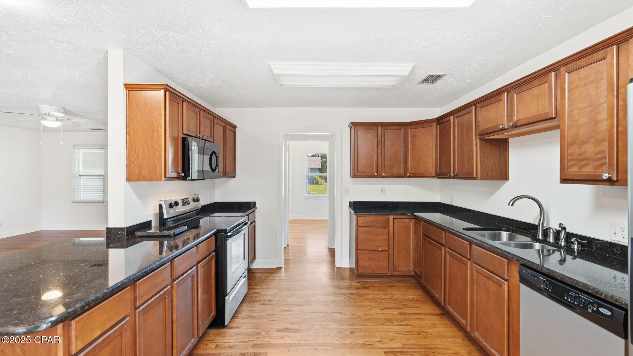 Gm_qhlkxorncgp4g7u3lgrcqq_cjq8uv4hlkis5sya4