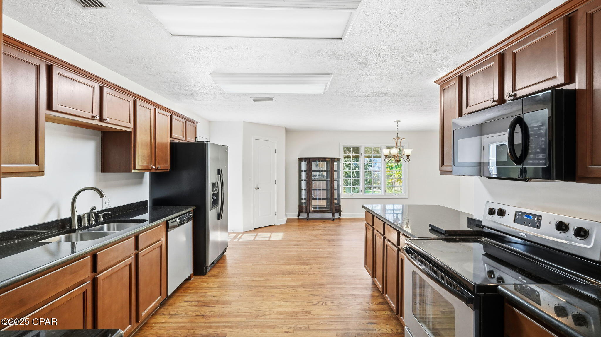 Image 19 For 215 Macarthur Avenue