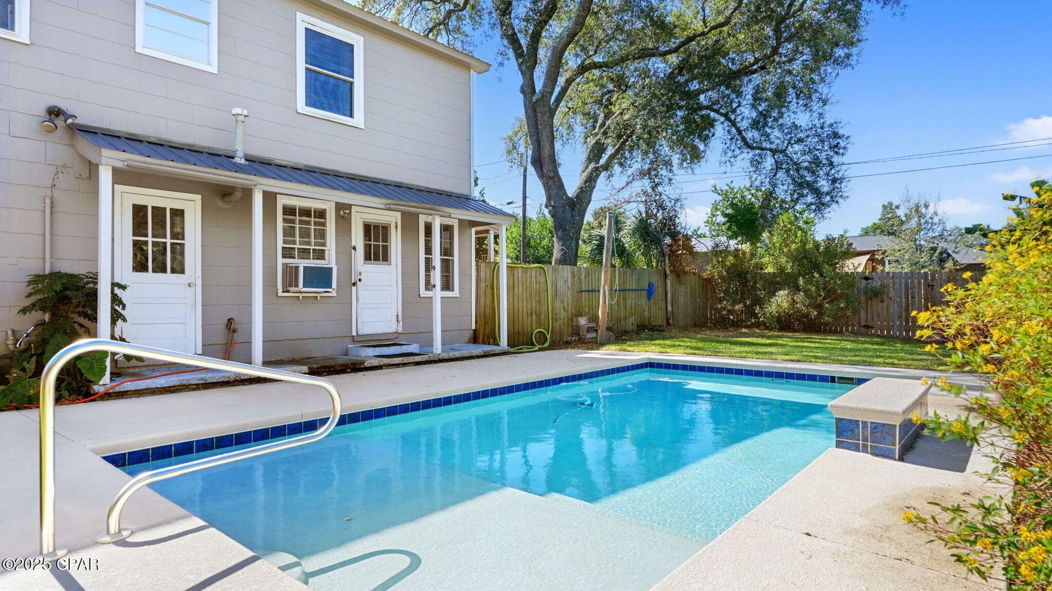 Image 3 For 215 Macarthur Avenue