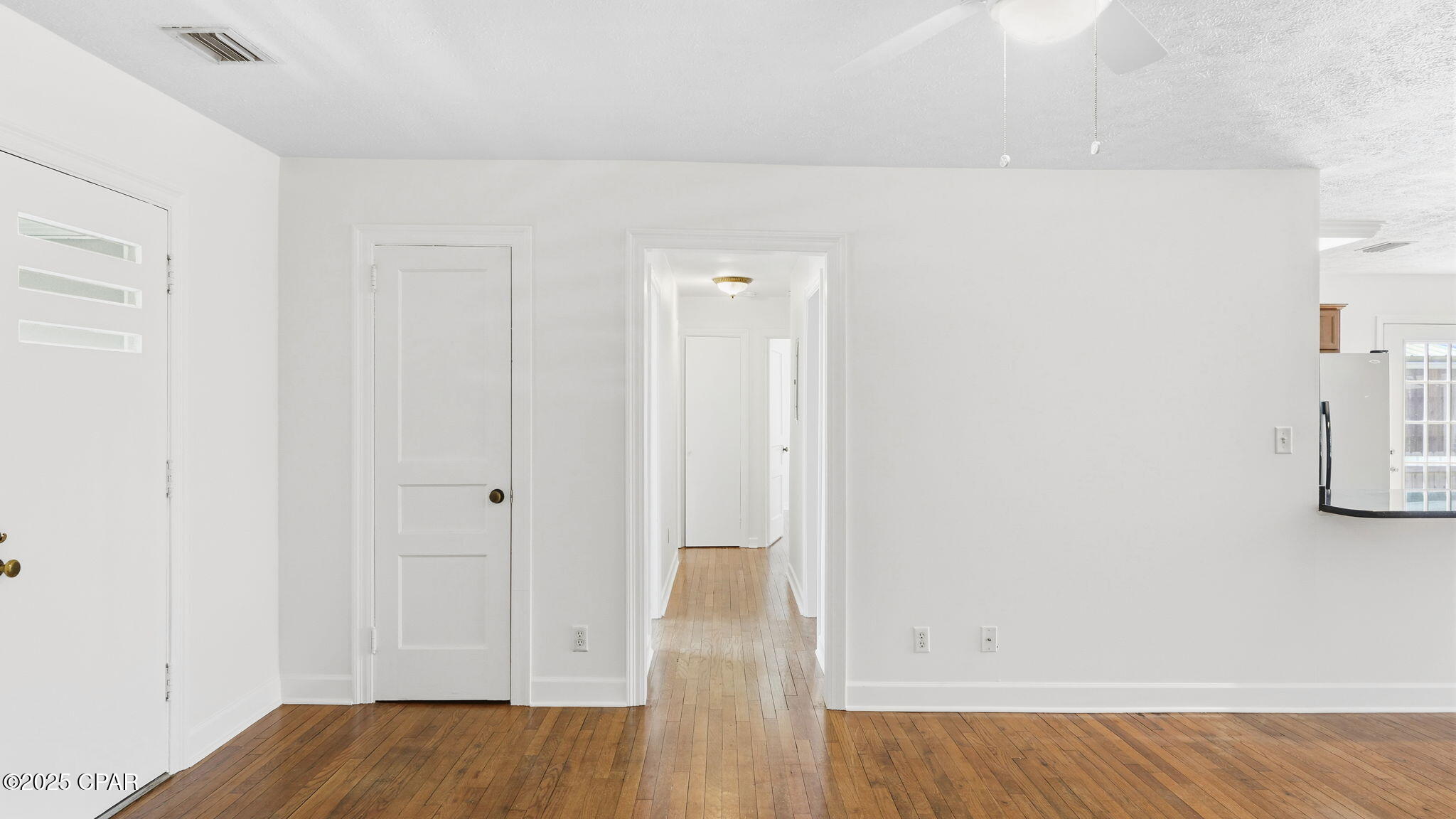 Image 34 For 215 Macarthur Avenue