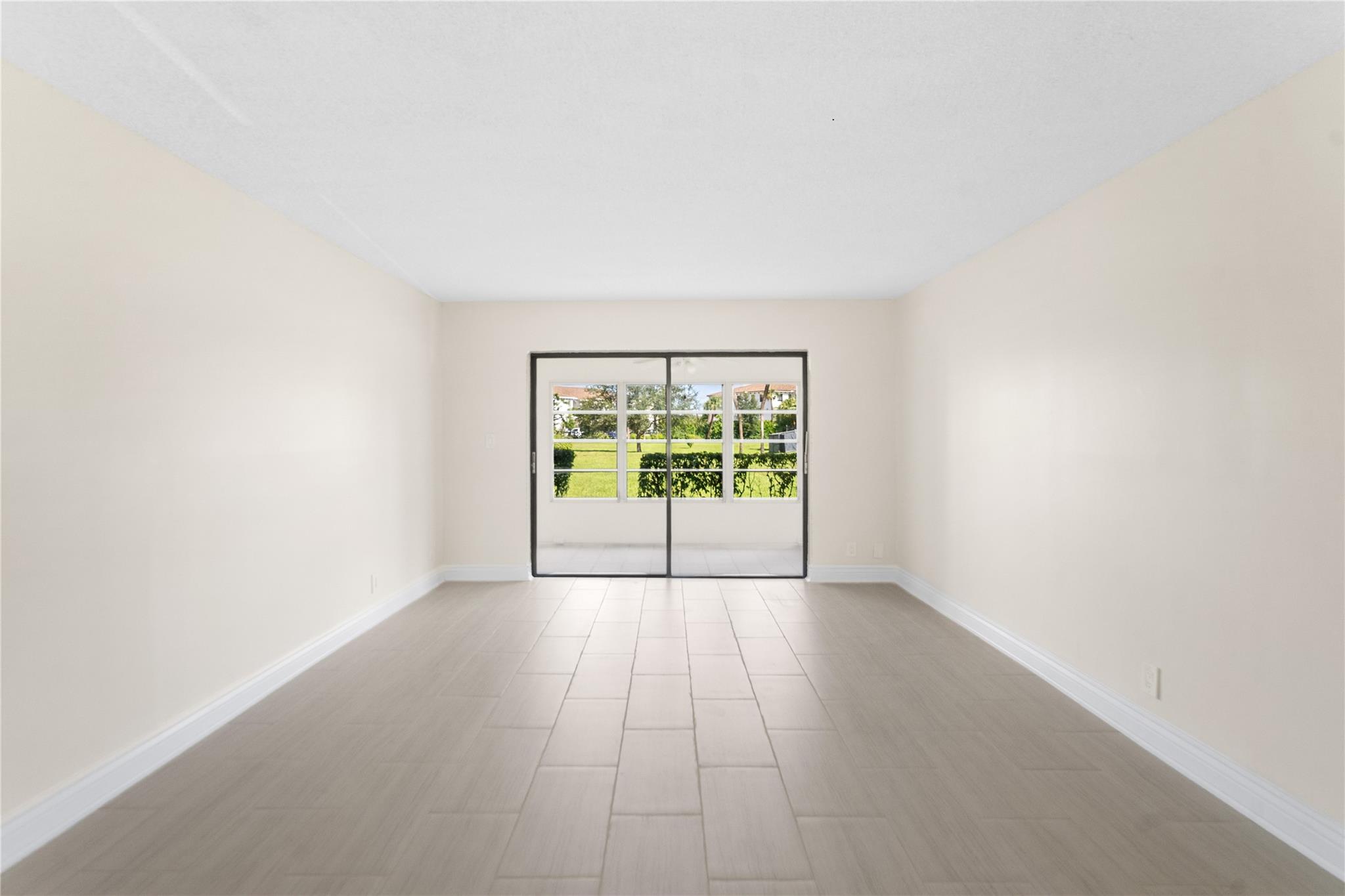 Photo 23 of home located at 9355 SW 8th Street 110, Boca Raton FL