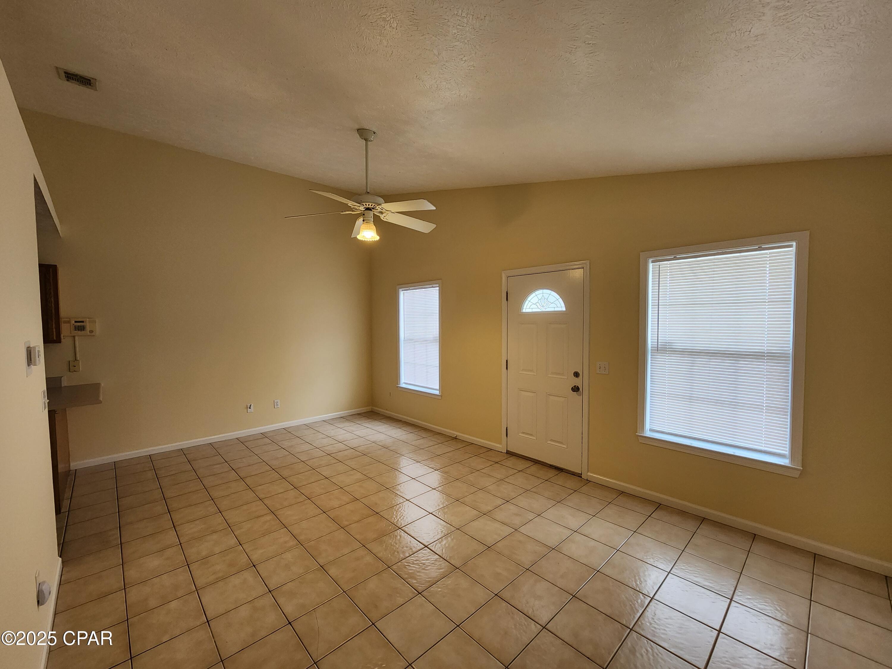 E9mc2dqpmj D_gyn_tfqvwf_ 5vblqa27jr2e_attwk