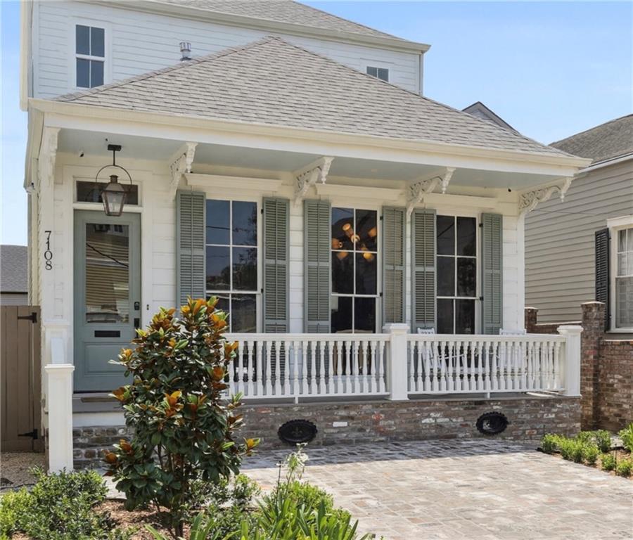 7108 COLISEUM Street