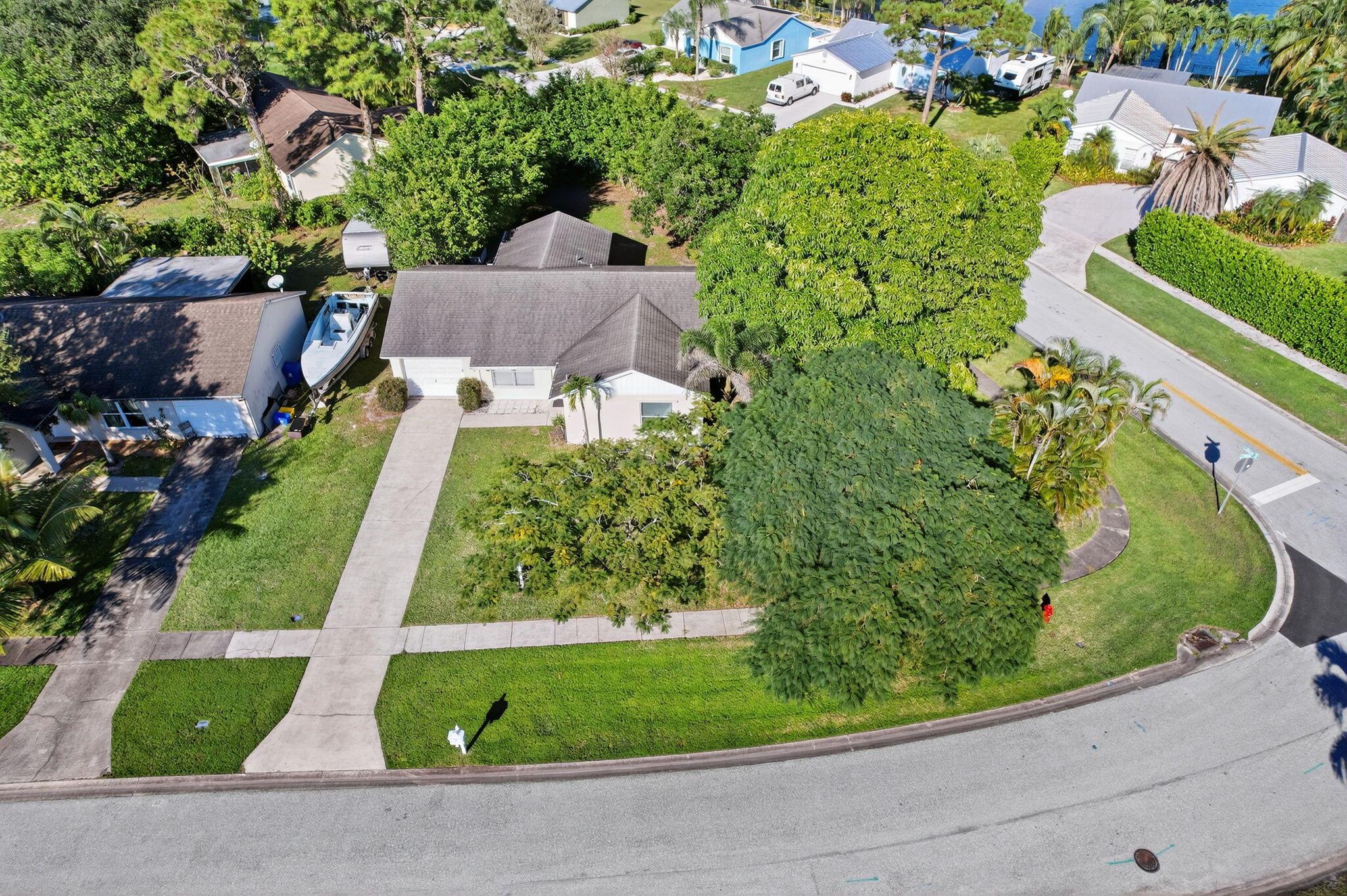 Image to showcase the property located at 130 Lakeside Circle