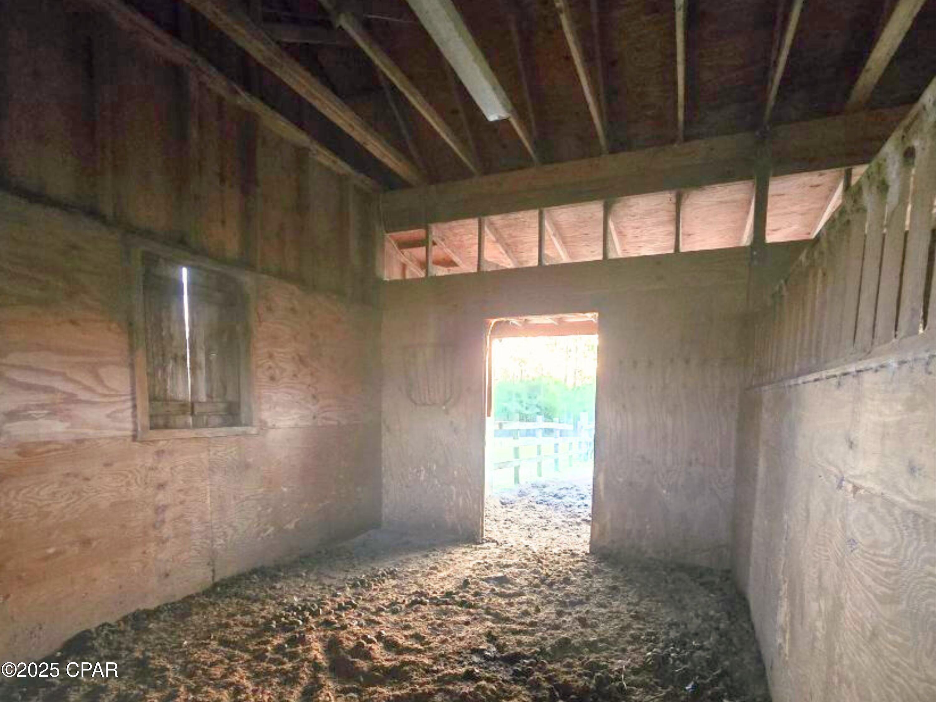 Listing photo id 16 for 6479 Blue Springs Road