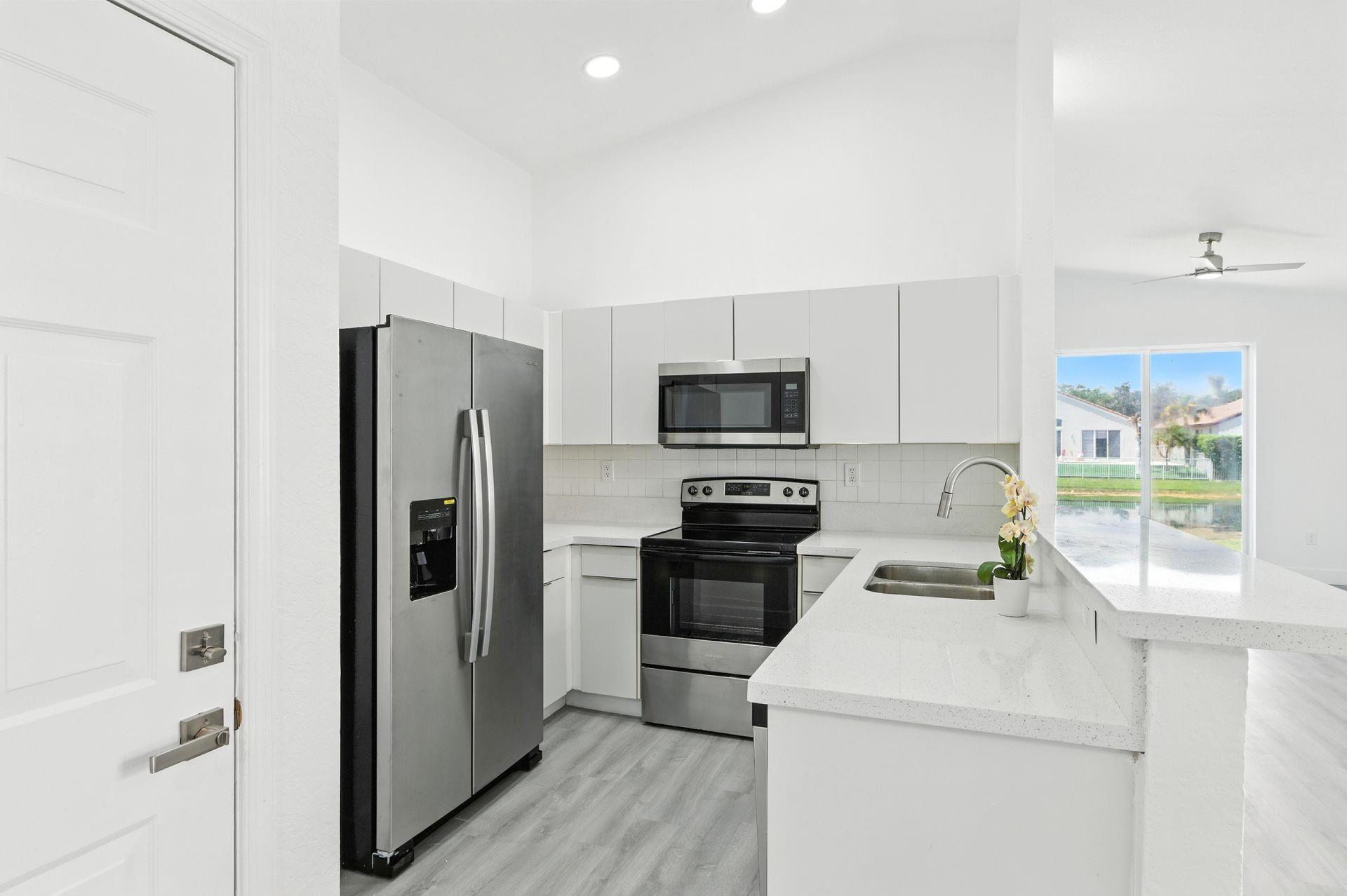 Grand Key _ Sunset Lakes