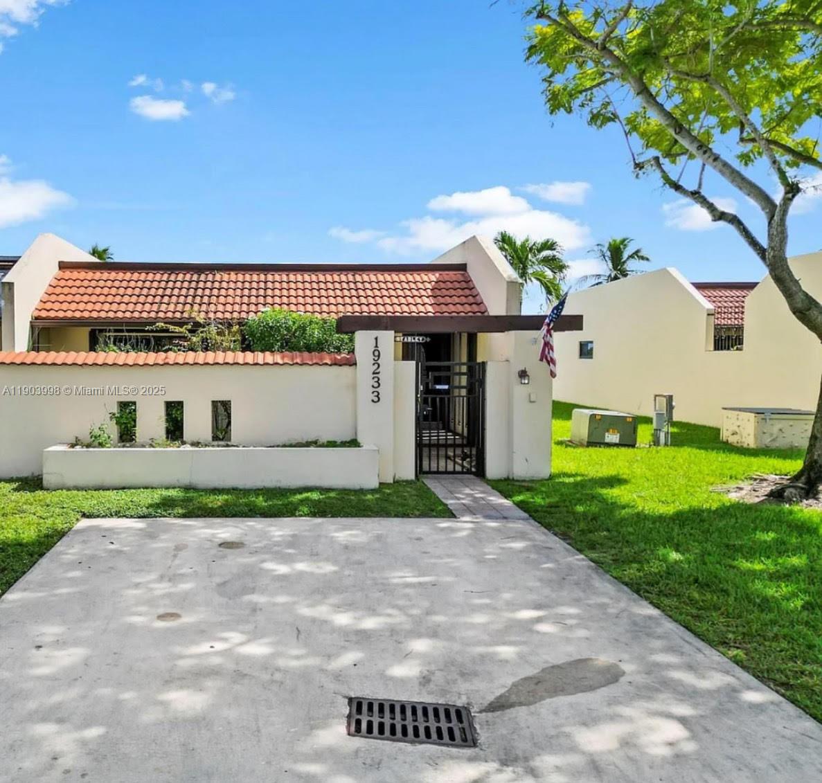 Townhomes Of Country Lake