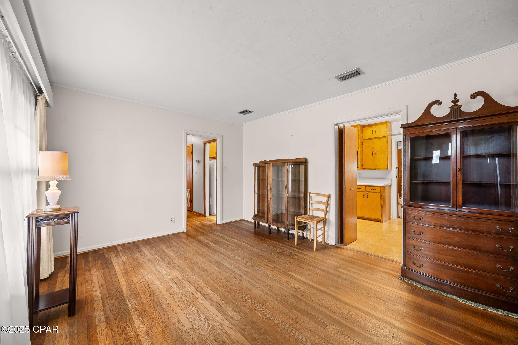 Image 8 For 313 Macarthur Avenue