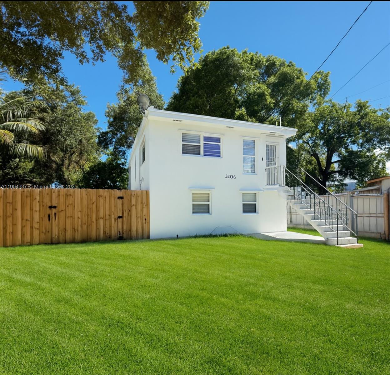 3376 49th St, Miami, Florida 33142