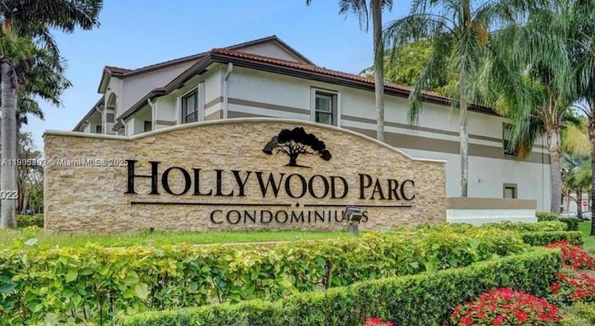 Hollywood Parc Condominiu