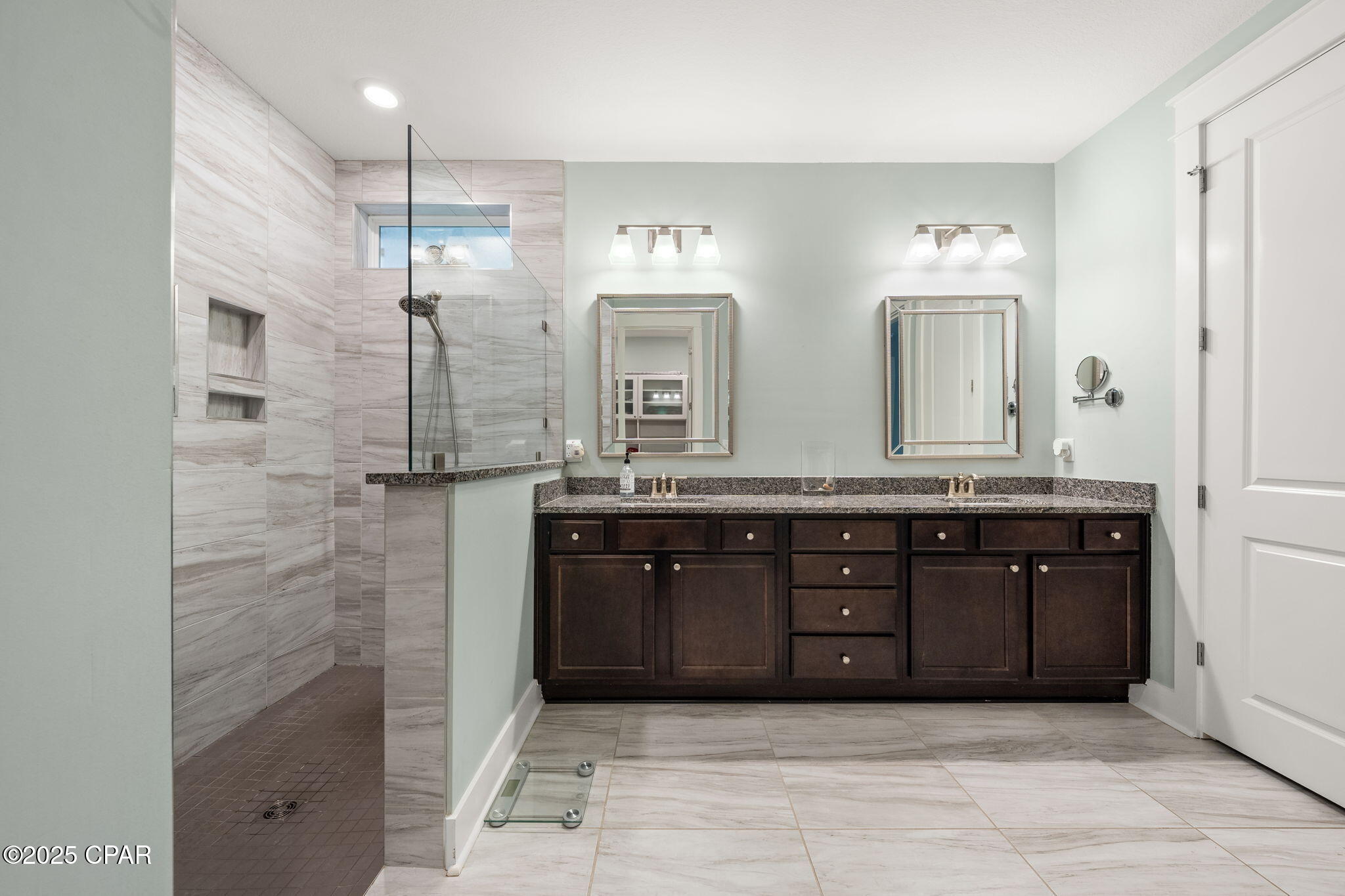 Emgxbt1hyvwtd5arsbu048r5e_tqffzhq14se7qcdlk