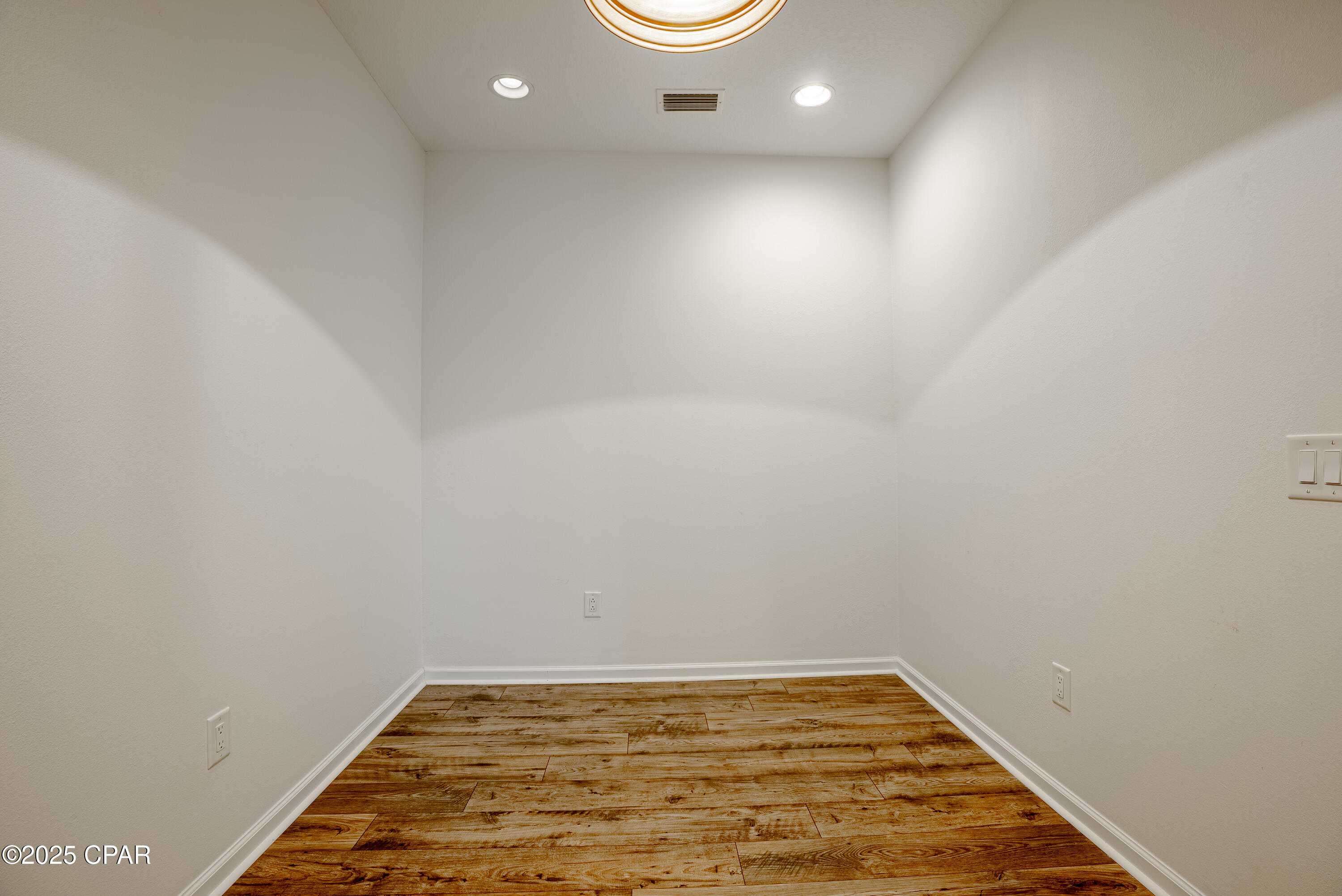 Kb_j9swdoaxndyhej7nhlj0tmzhgozgyrrkzpvhfanw