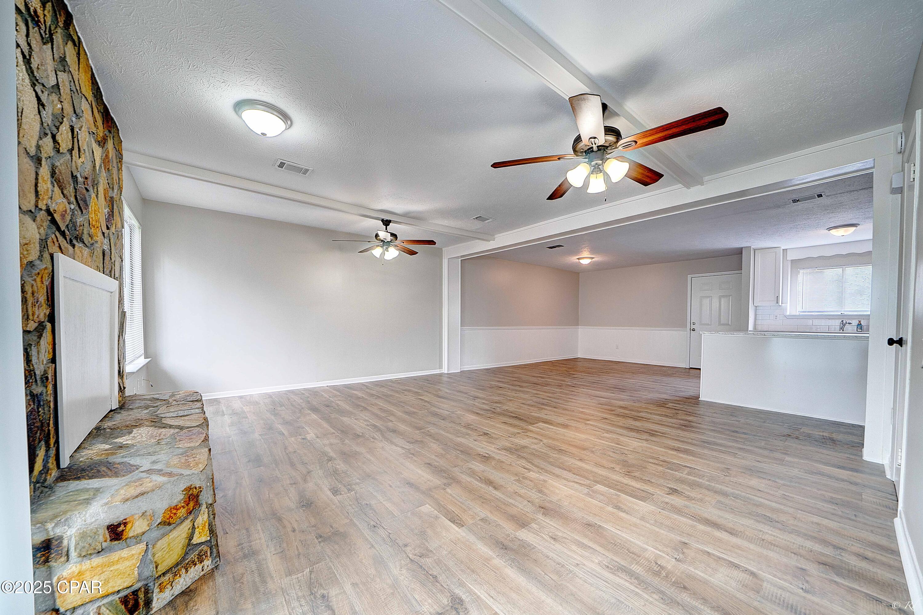 1mq8lvkuwhft5jydfo7cgxsi6irno8dxe81qcpqg_am