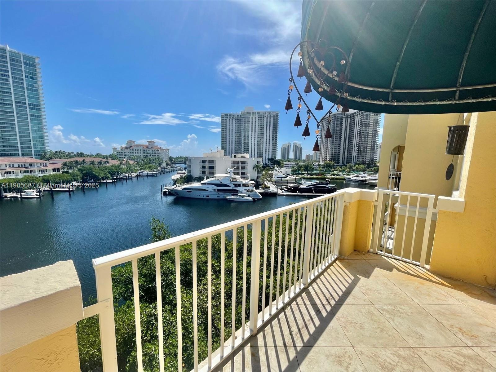 The Yacht Club At Aventur