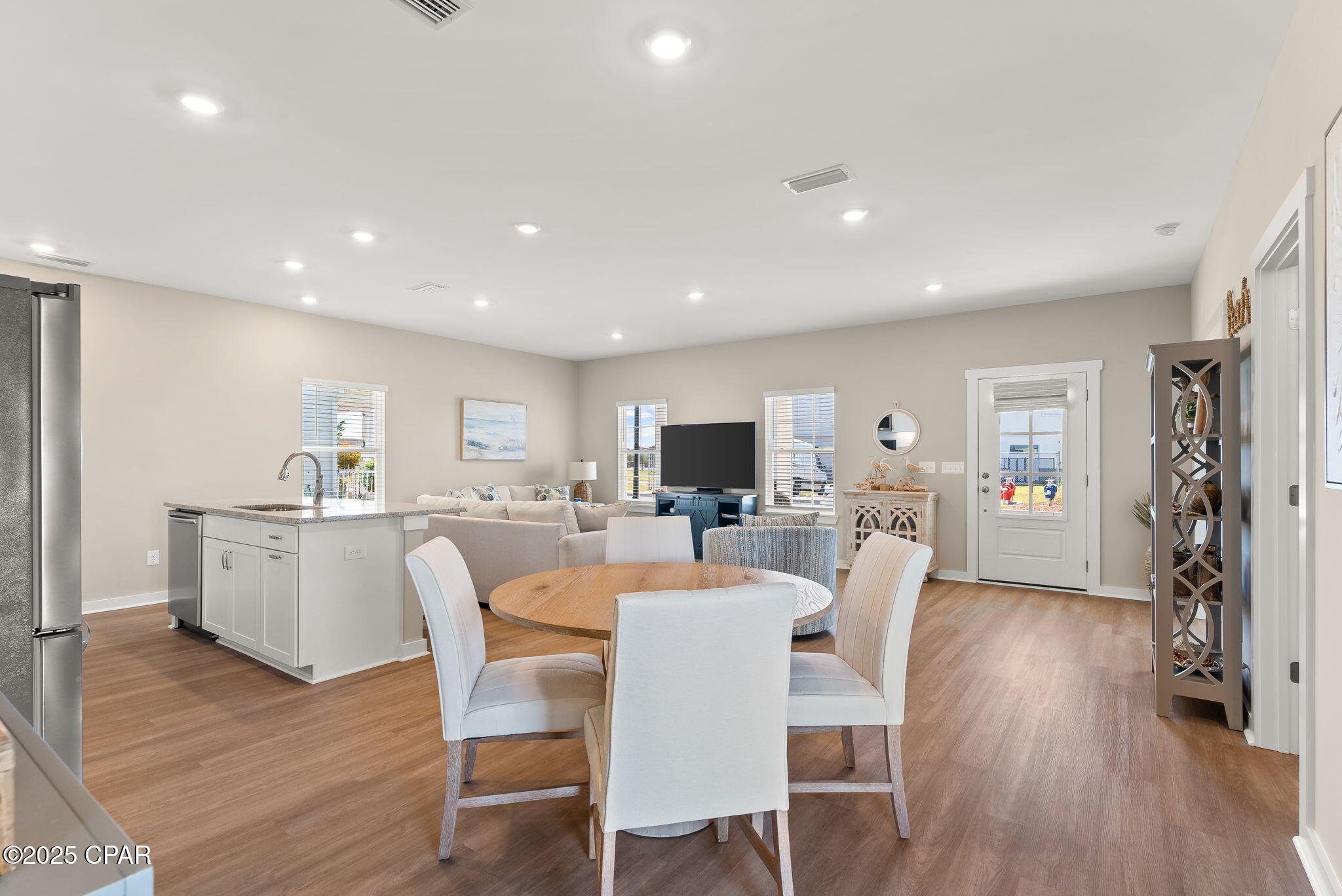 Upu1wazslixc0 E00txnjgls7eynatfysc M6fevwb4