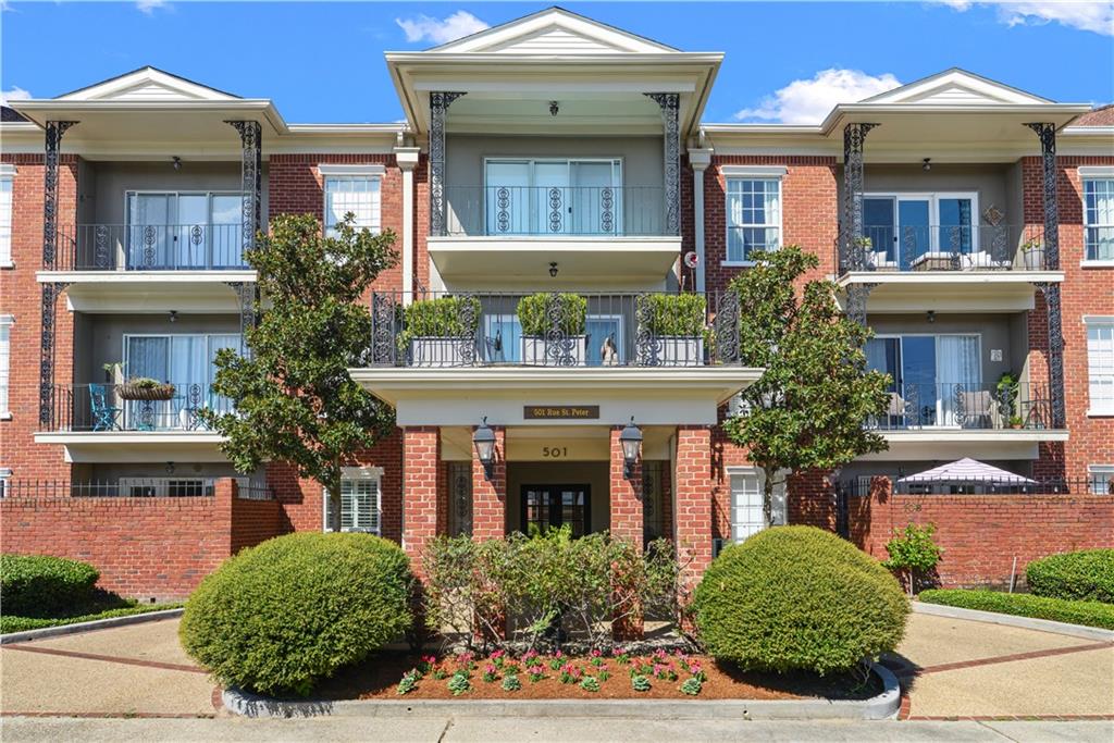 Clean and renovated 2 bedroom/2 bath condo all on 1 level on the 2nd floor in the coveted DeLimon Subdivision in Old Metairie! Sit on your breezy balcony overlooking the pool after a nice workout in the common exercise room, then take a dip in the fantastic pool! Spacious bedrooms, new appliances, and storage room right across the hall! Large common living/dining area on the first floor, bridge club, library, and complex security all make living in the DeLimon community a pleasure! Condo fee of $658 includes common insurance, pool, excercise room, large community pool, big community room, and library! Come see for yourself!!