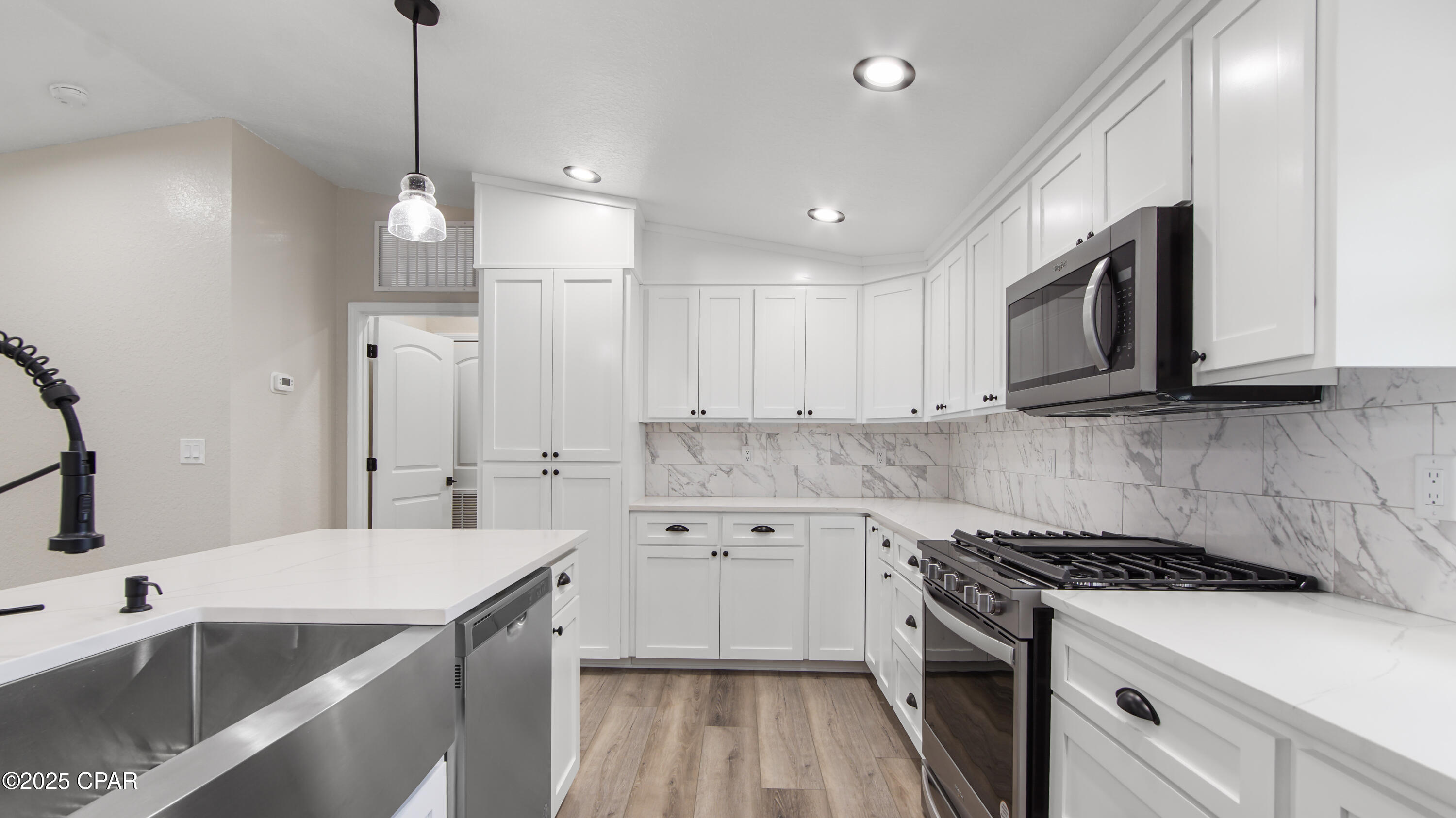 Ekqzfhawpg6qookezq_xna4a9u9ww_0aaplmpaomrue