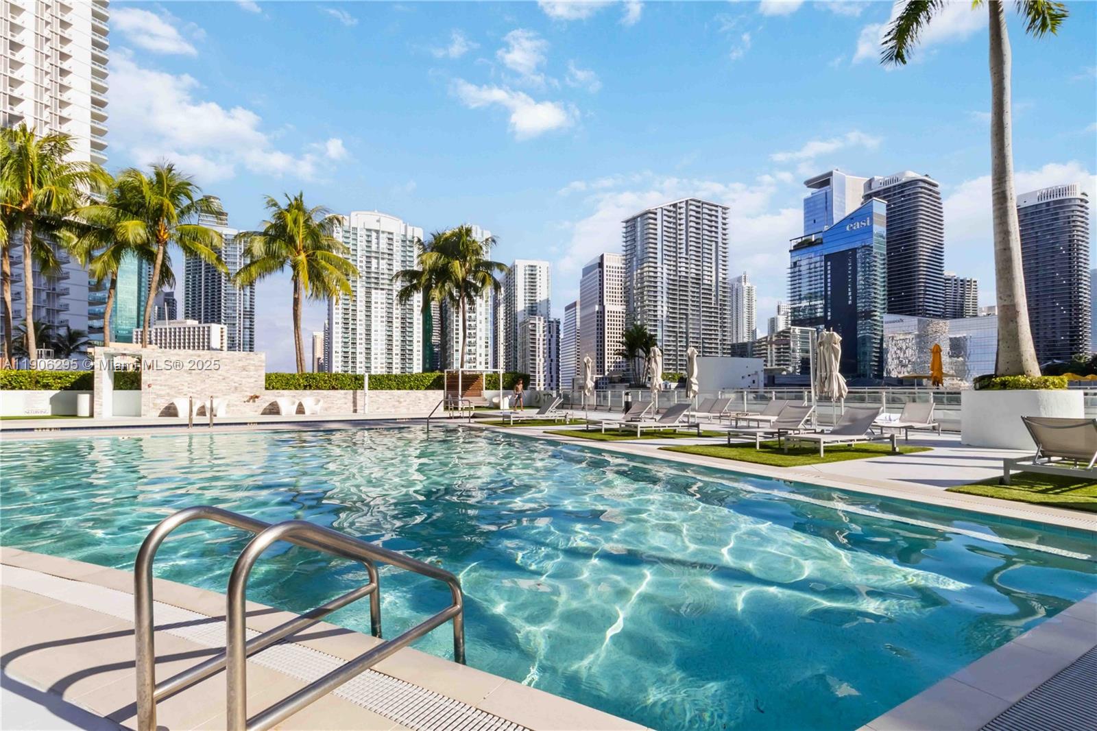 Experience elevated living in this luminous and spacious 2-bedroom, 2-bathroom residence on the 43rd floor in the heart of Downtown Miami. Enjoy the convenience of a washer and dryer inside your unit, and indulge in The Ivy’s world class amenities, featuring a state-of-the-art fitness center, resort style pool, jacuzzi, spa with steam room and sauna, children’s play area, and private dog park.