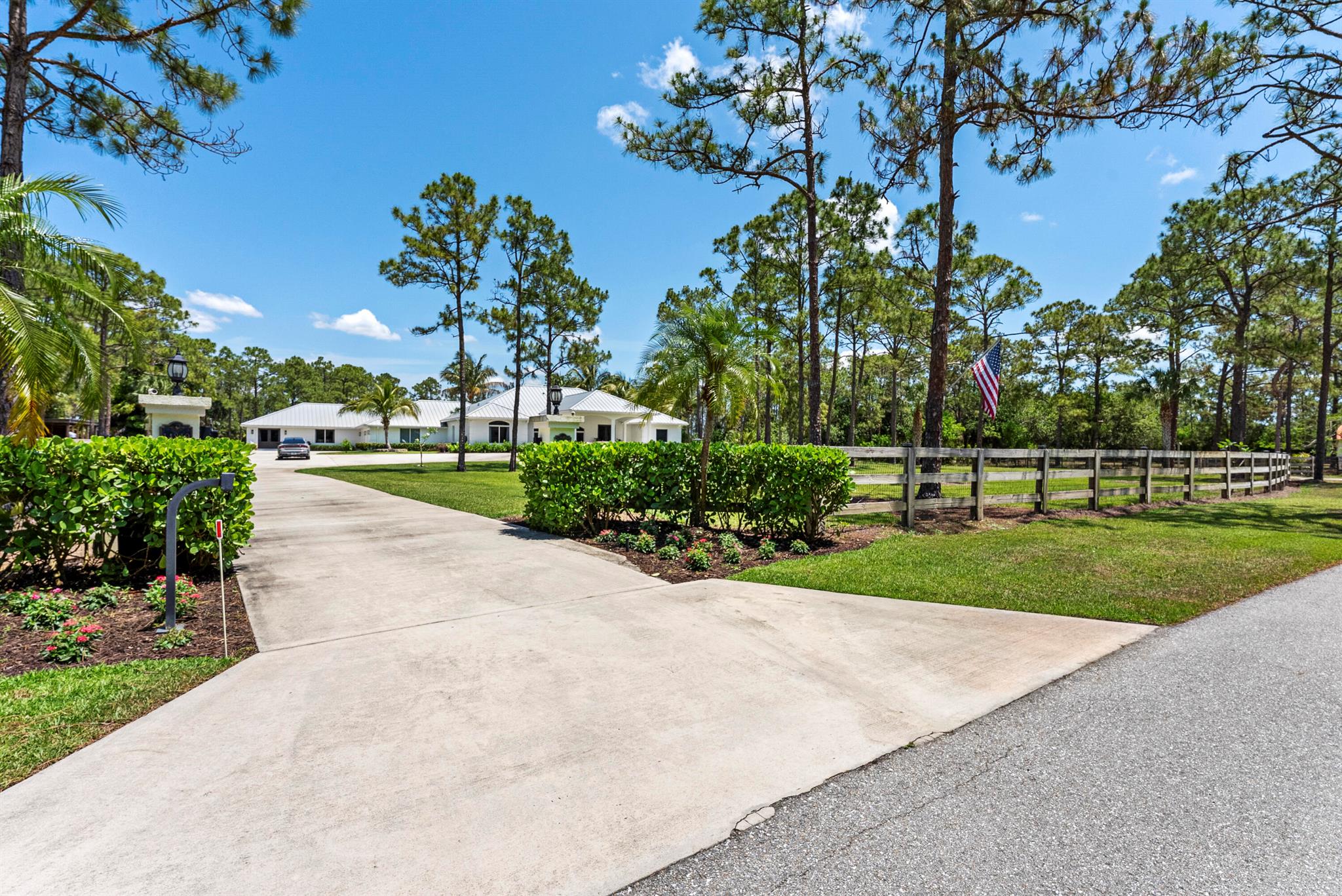 Image to showcase the property located at 14819 Broken Arrow Place