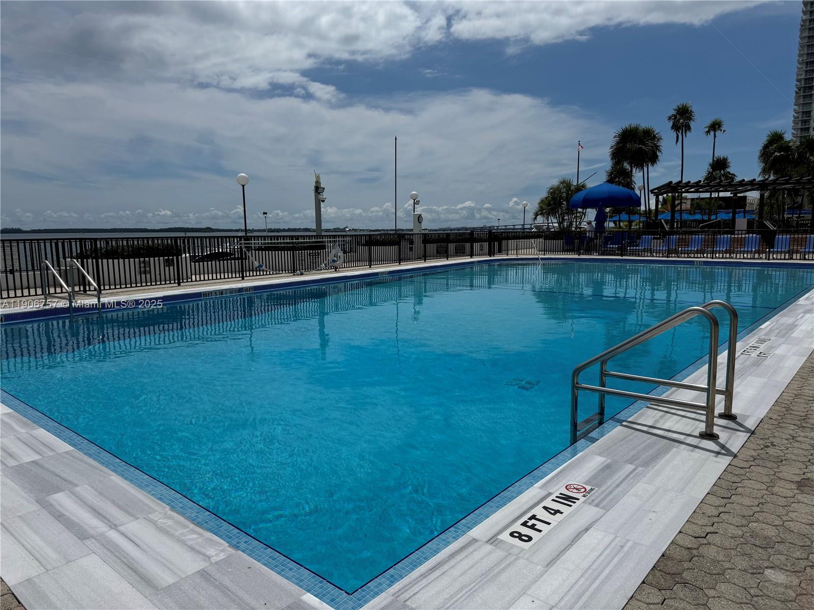 Beautiful Apartment 2/2 in the Heart of Brickell  "All New & Fully Remodeled". Live in the most central spot of Brickell! Offers the best location in Miami’s financial district, surrounded by restaurants, shops, and public transport, just steps from Brickell City Center and Mary Brickell. Enjoy two large swimming pools, a gym, BBQ areas, and 24-hour security. The unit includes one parking space, water, and electricity. Full kitchen with new appliances,  — perfect for professionals or families looking for comfort and convenience.