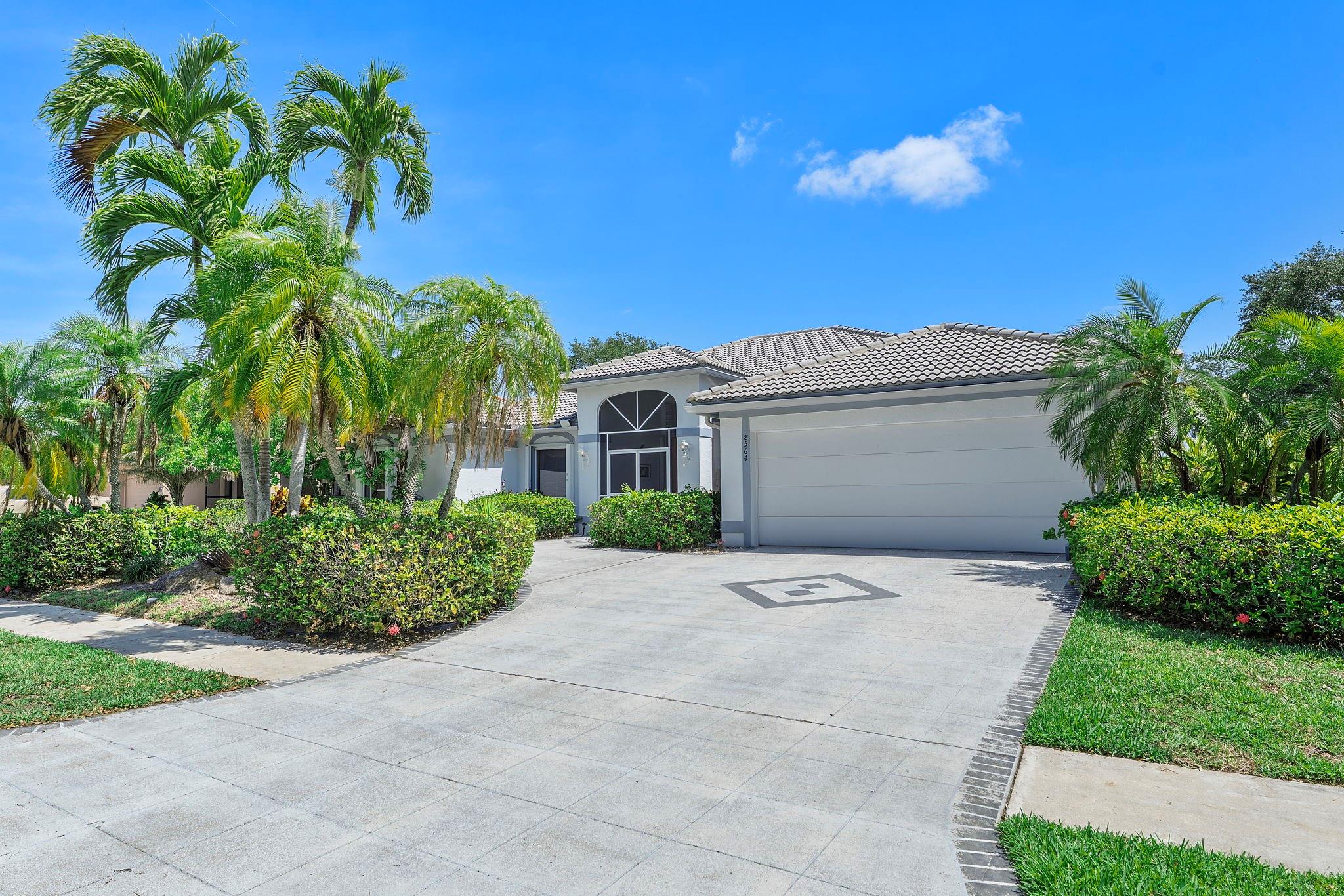 8564 Rolling Hills Boulevard, Lake Worth, Florida 33467