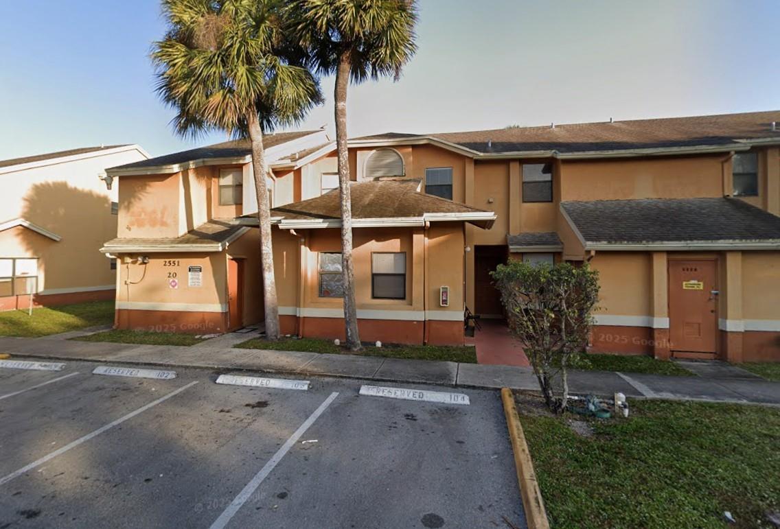 Circle Villas (The) Condo